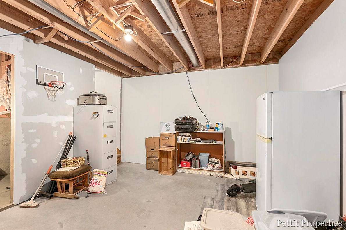 5186 Ada Dr, Ada MI 49301-7547 exterior