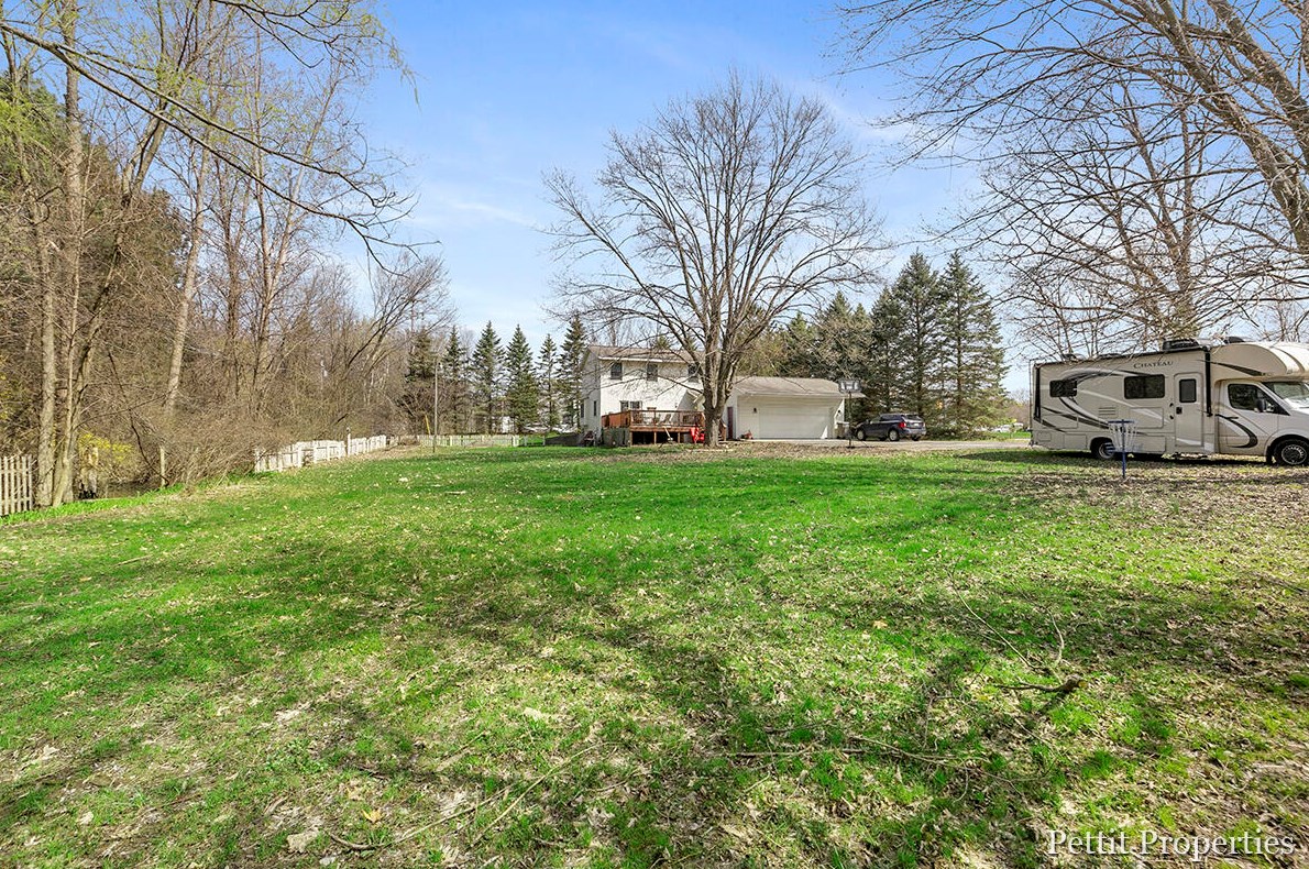 5186 Ada Dr, Ada MI 49301-7547 exterior