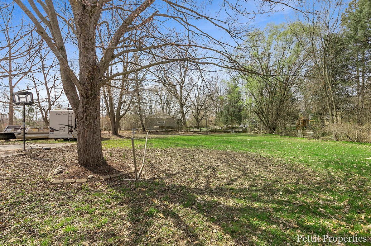 5186 Ada Dr, Ada MI 49301-7547 exterior