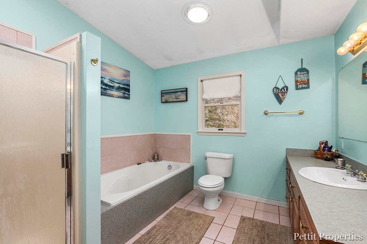 5186 Ada Dr, Ada MI 49301-7547 exterior