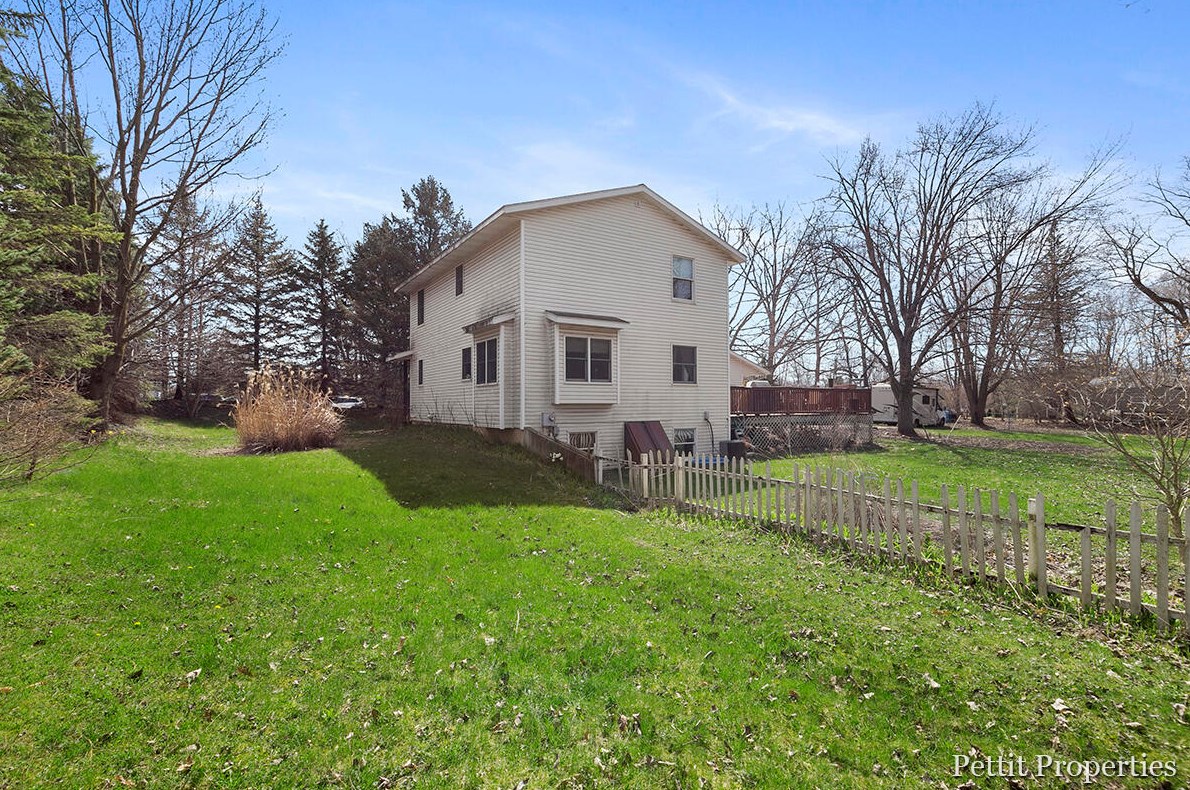 5186 Ada Dr, Ada MI 49301-7547 exterior