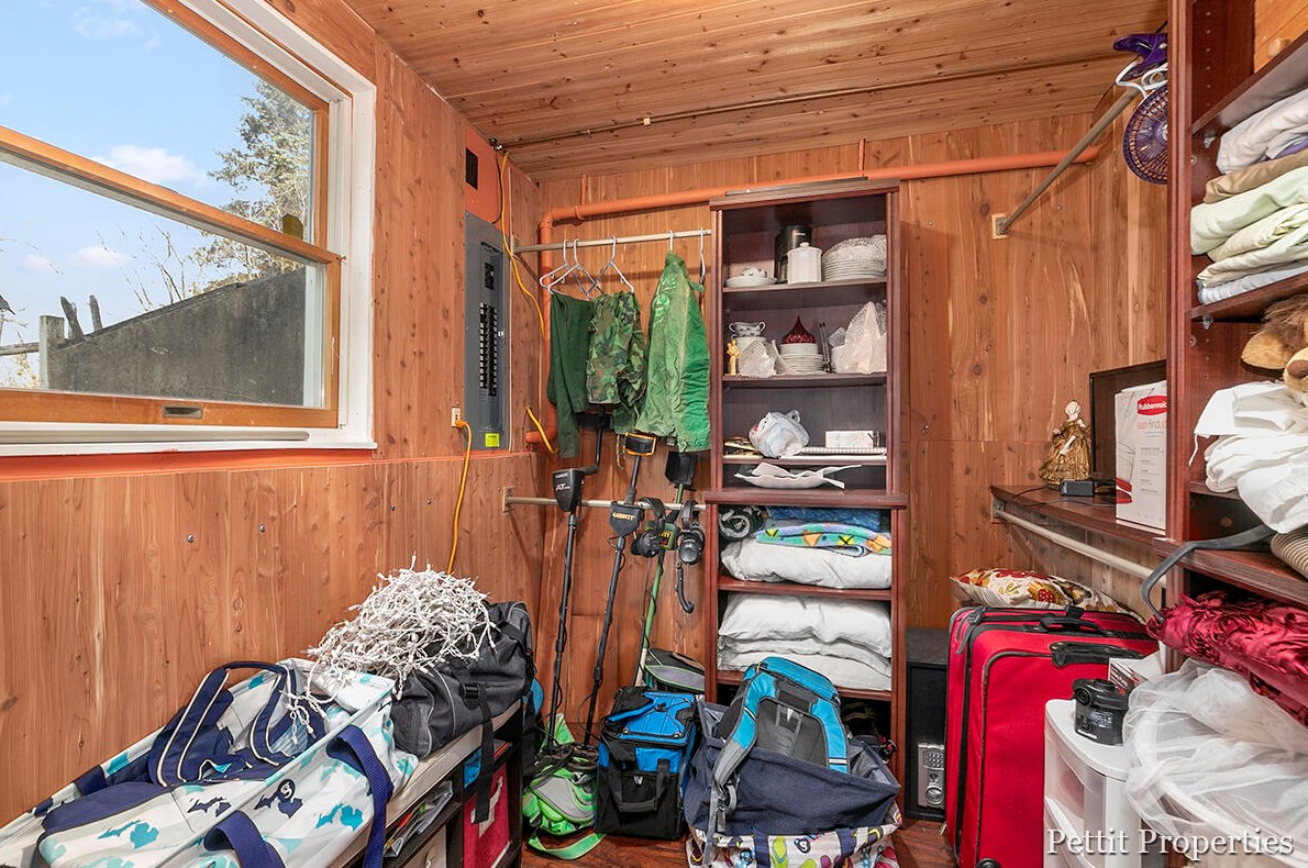 5186 Ada Dr, Ada MI 49301-7547 exterior