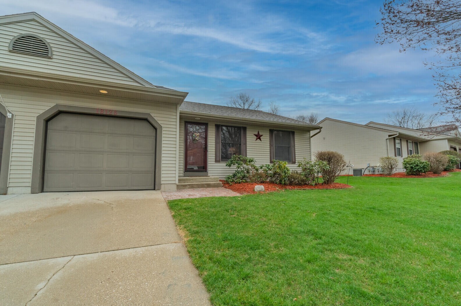 18126 Swiss Dr, Spring Lake MI 49456-9139 exterior