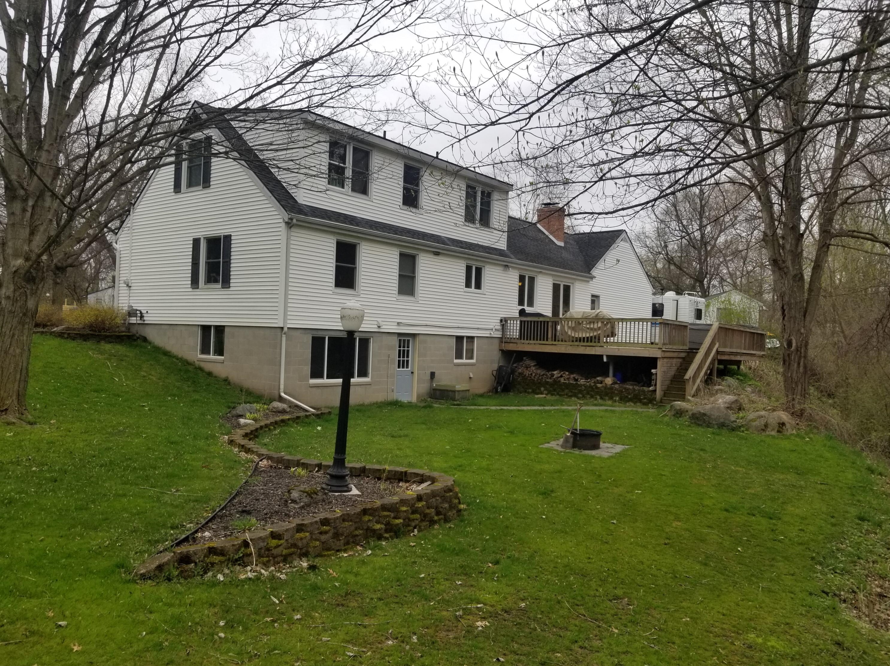 120 South St, Saranac, MI 48881-9726