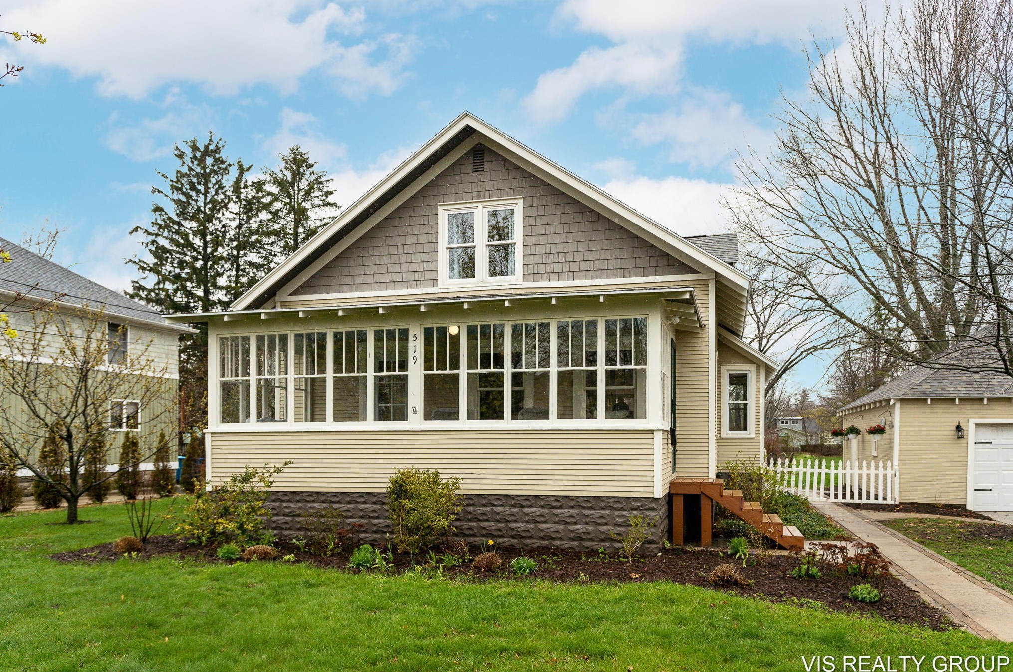 519 Riv St, Spring Lake MI 49456-2053 exterior