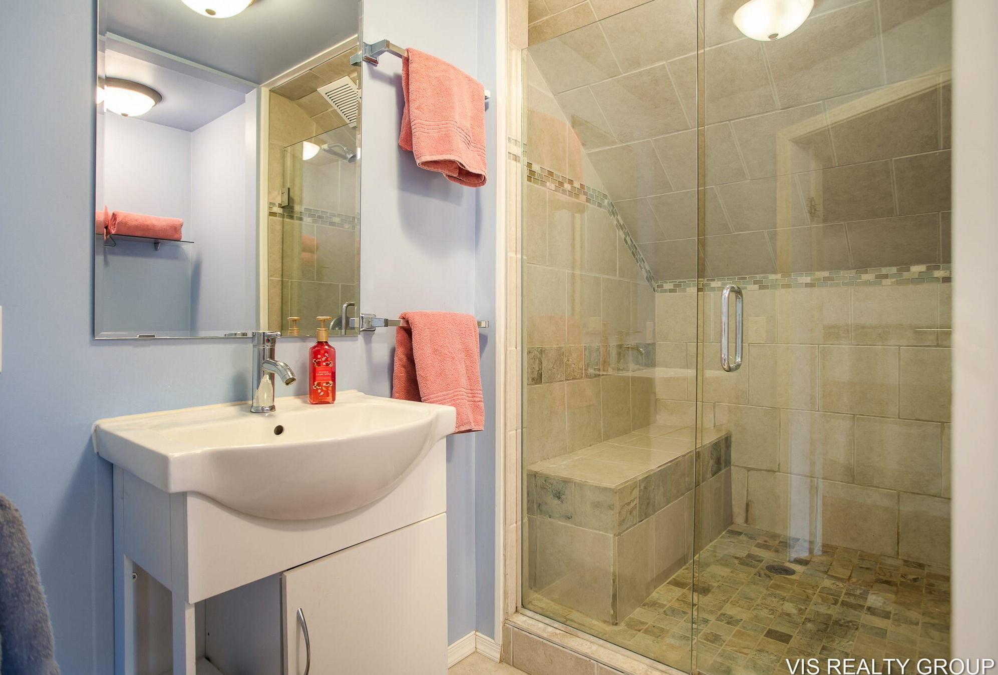 519 Riv St, Spring Lake MI 49456-2053 exterior