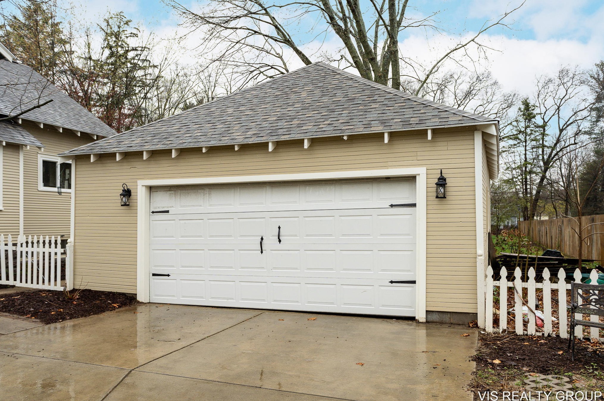 519 Riv St, Spring Lake MI 49456-2053 exterior