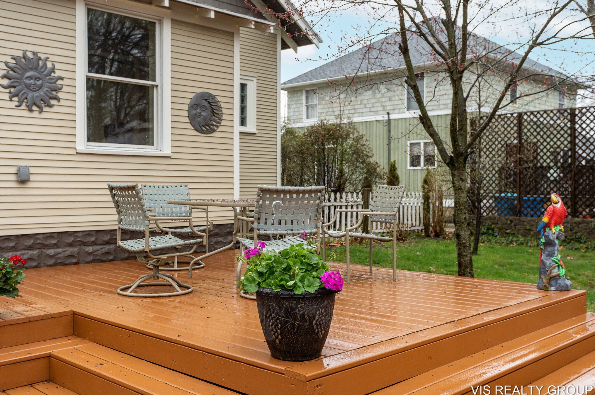 519 Riv St, Spring Lake MI 49456-2053 exterior