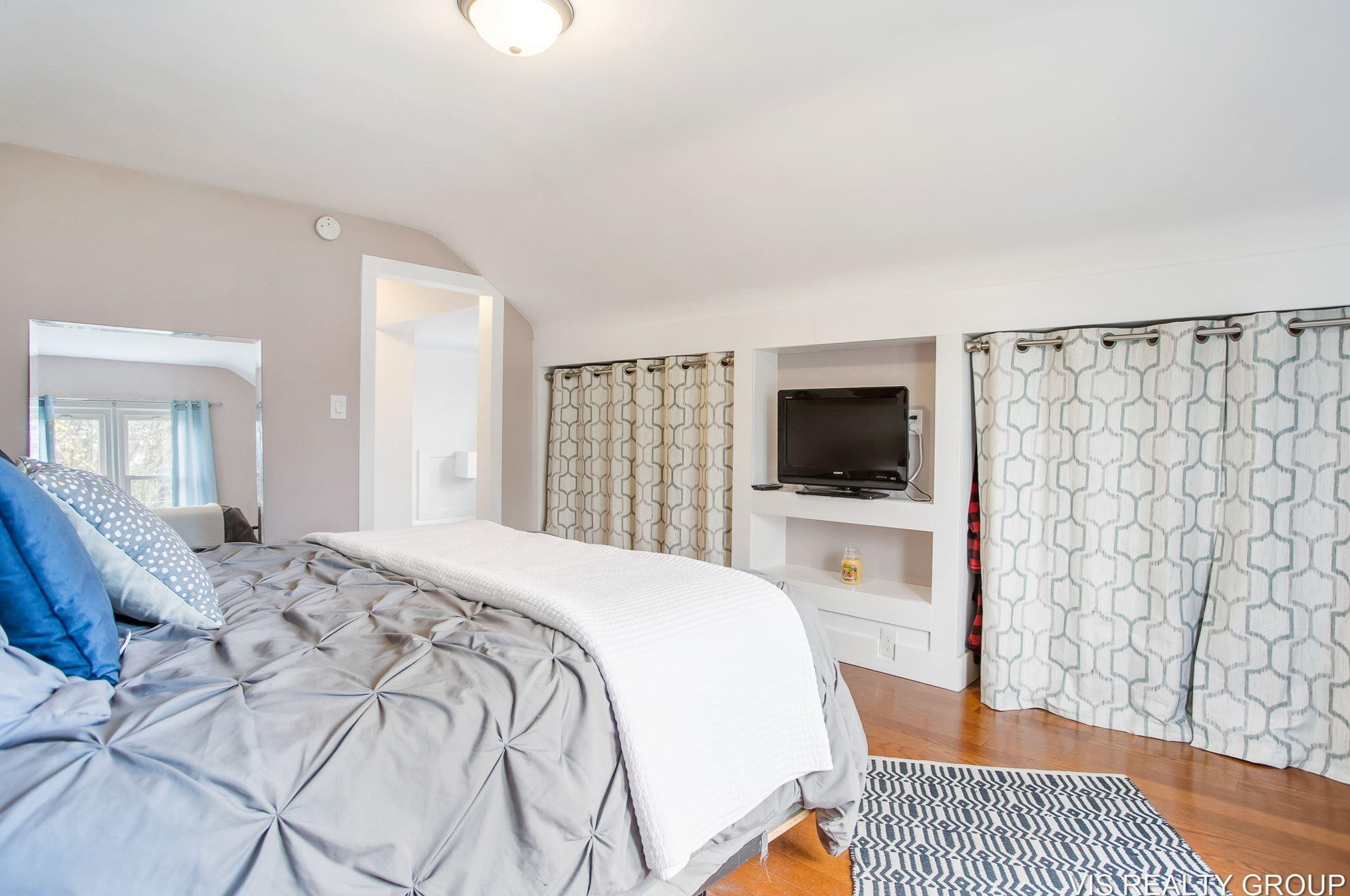 519 Riv St, Spring Lake MI 49456-2053 exterior