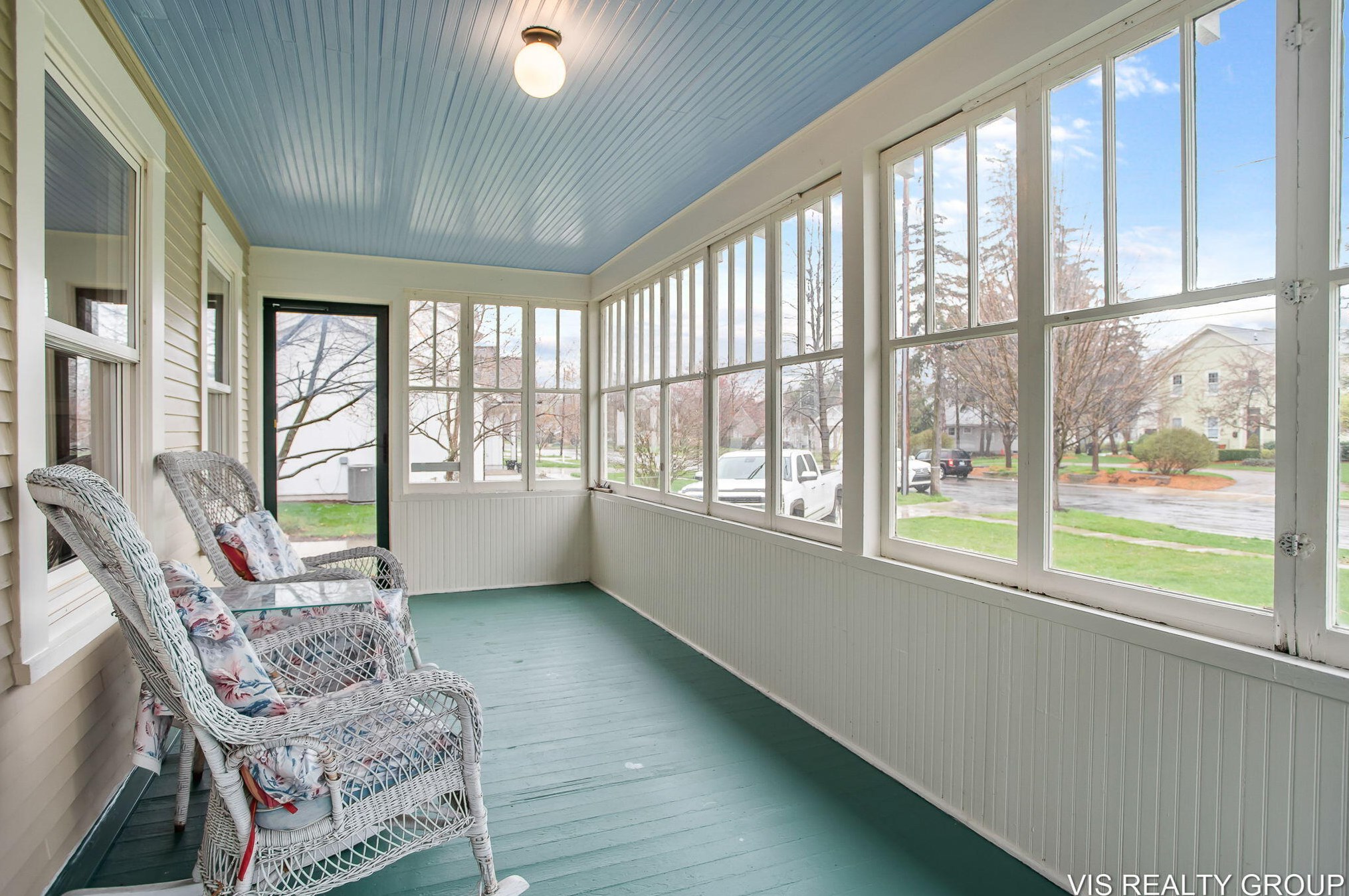 519 Riv St, Spring Lake MI 49456-2053 exterior