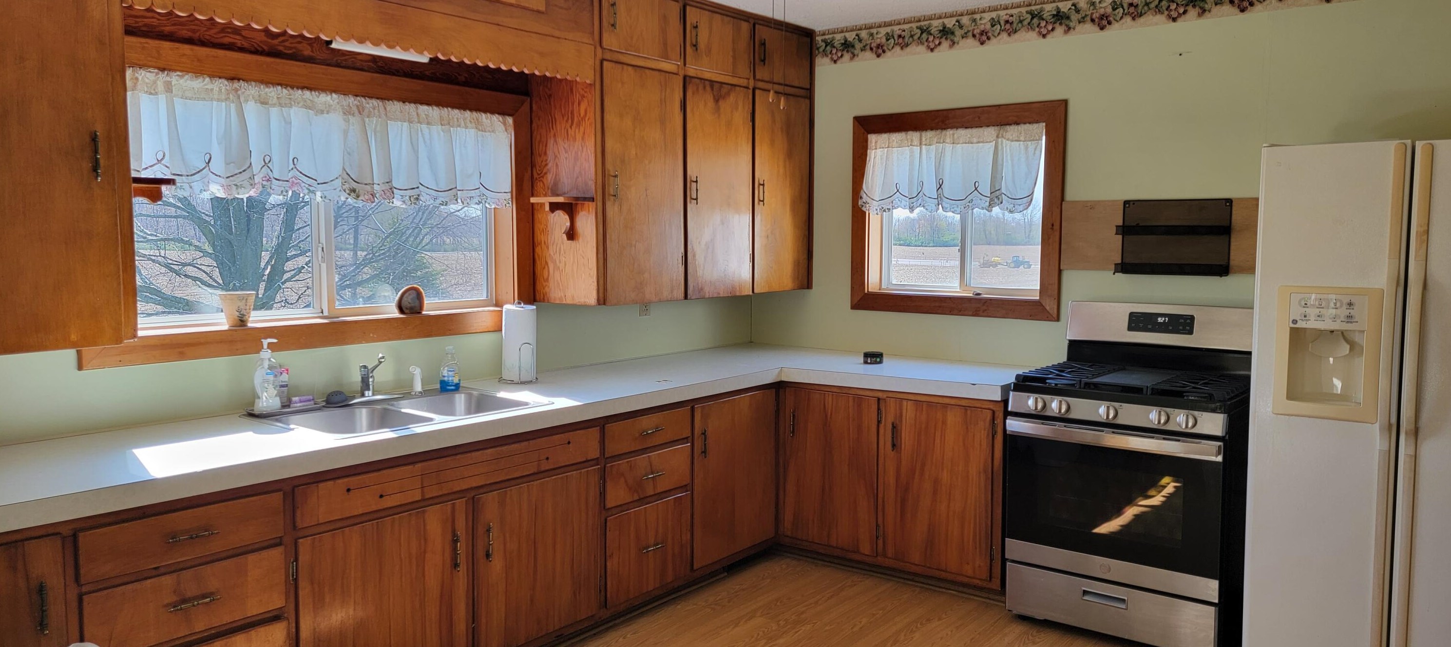 11599 N Holland Rd, Edmore, MI 48829