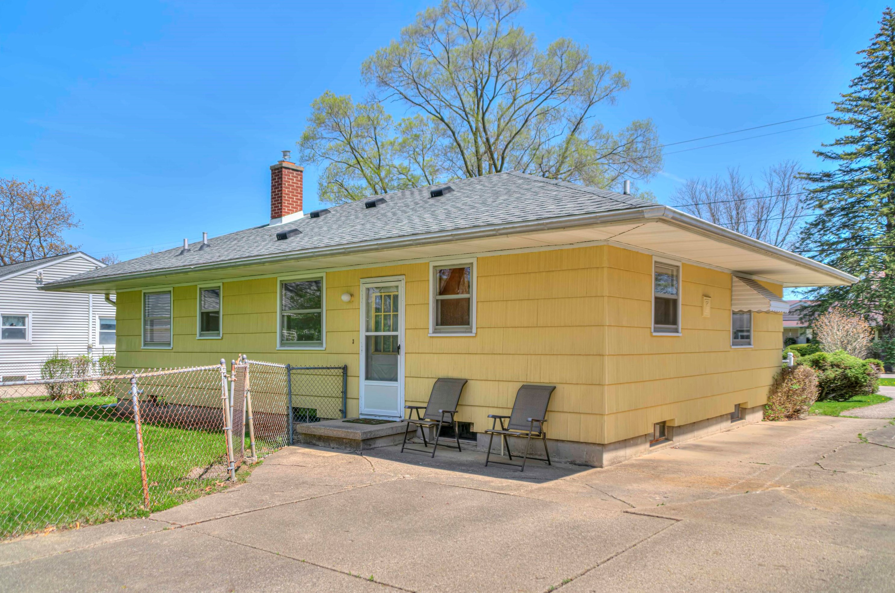 104 Southfield Dr, Jackson, MI 49203-4842