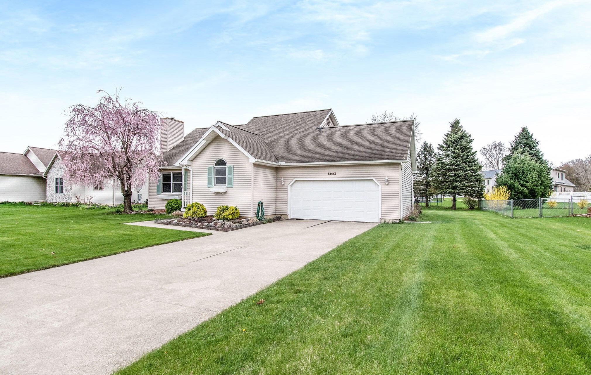 5023 Fieldstone St, Jackson, MI 49201-8127