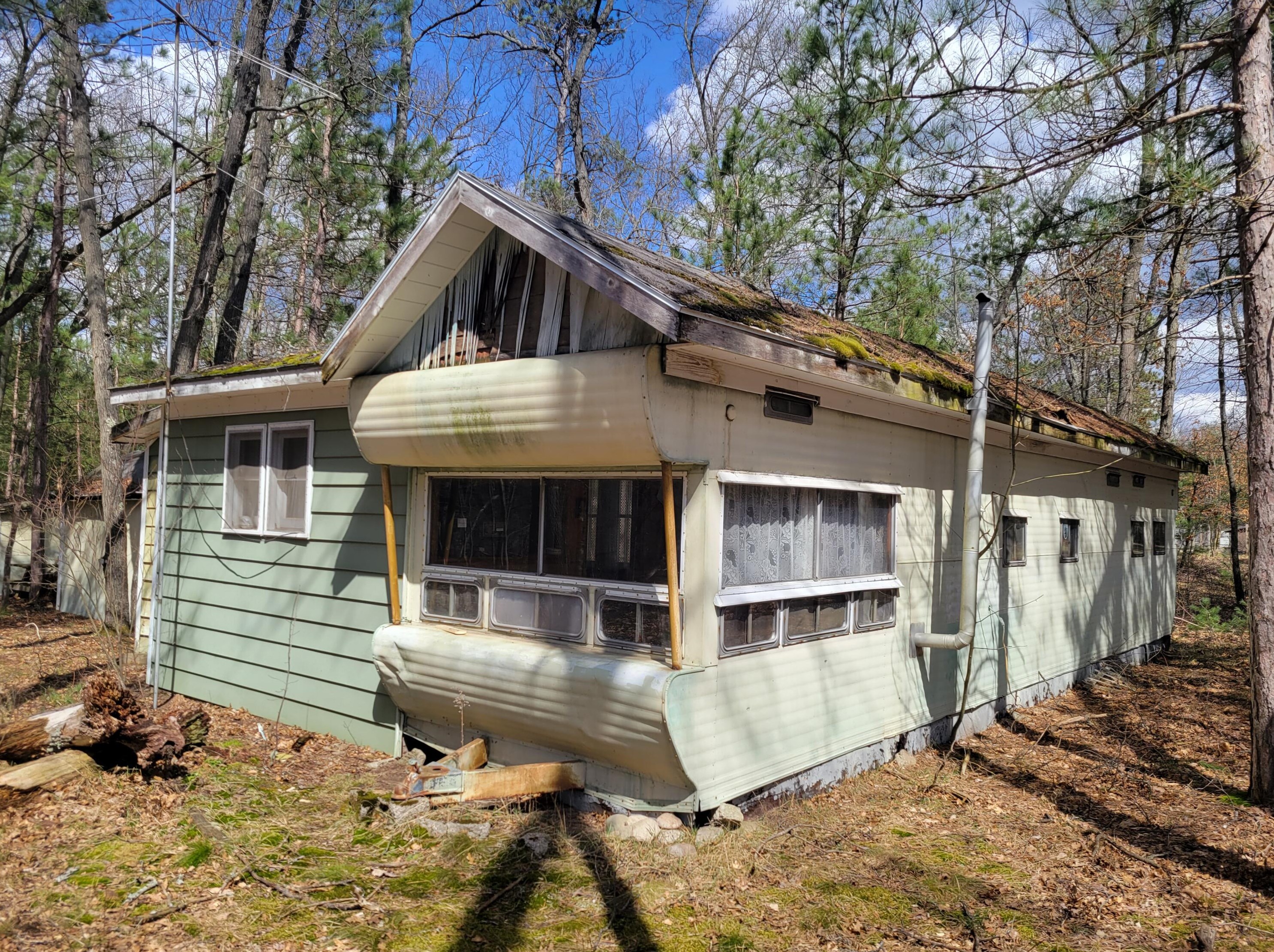 17640 Forest Rd, Wellston, MI 49689-9688