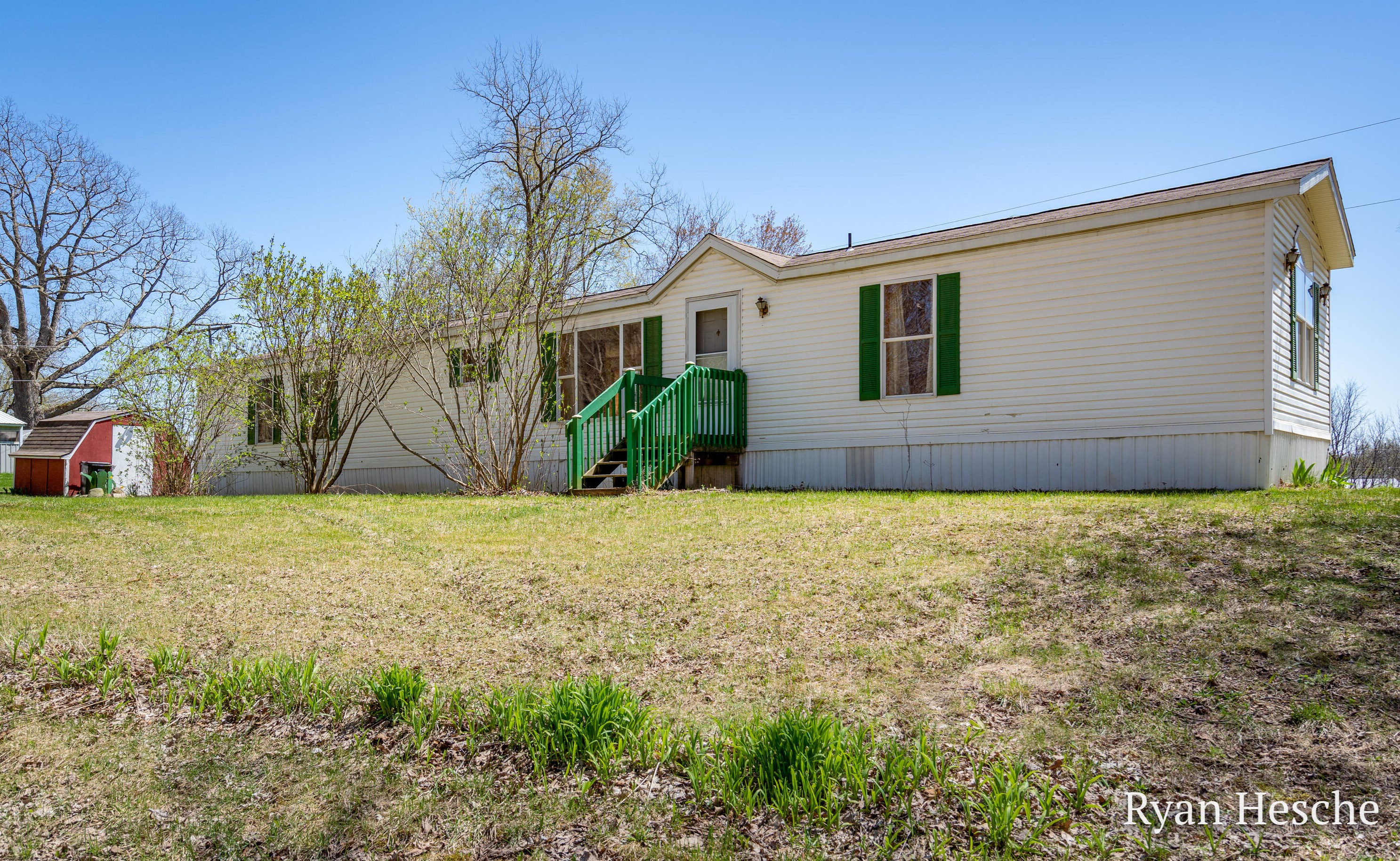 7963 Peck Lake Rd, Saranac, MI 48881-8633