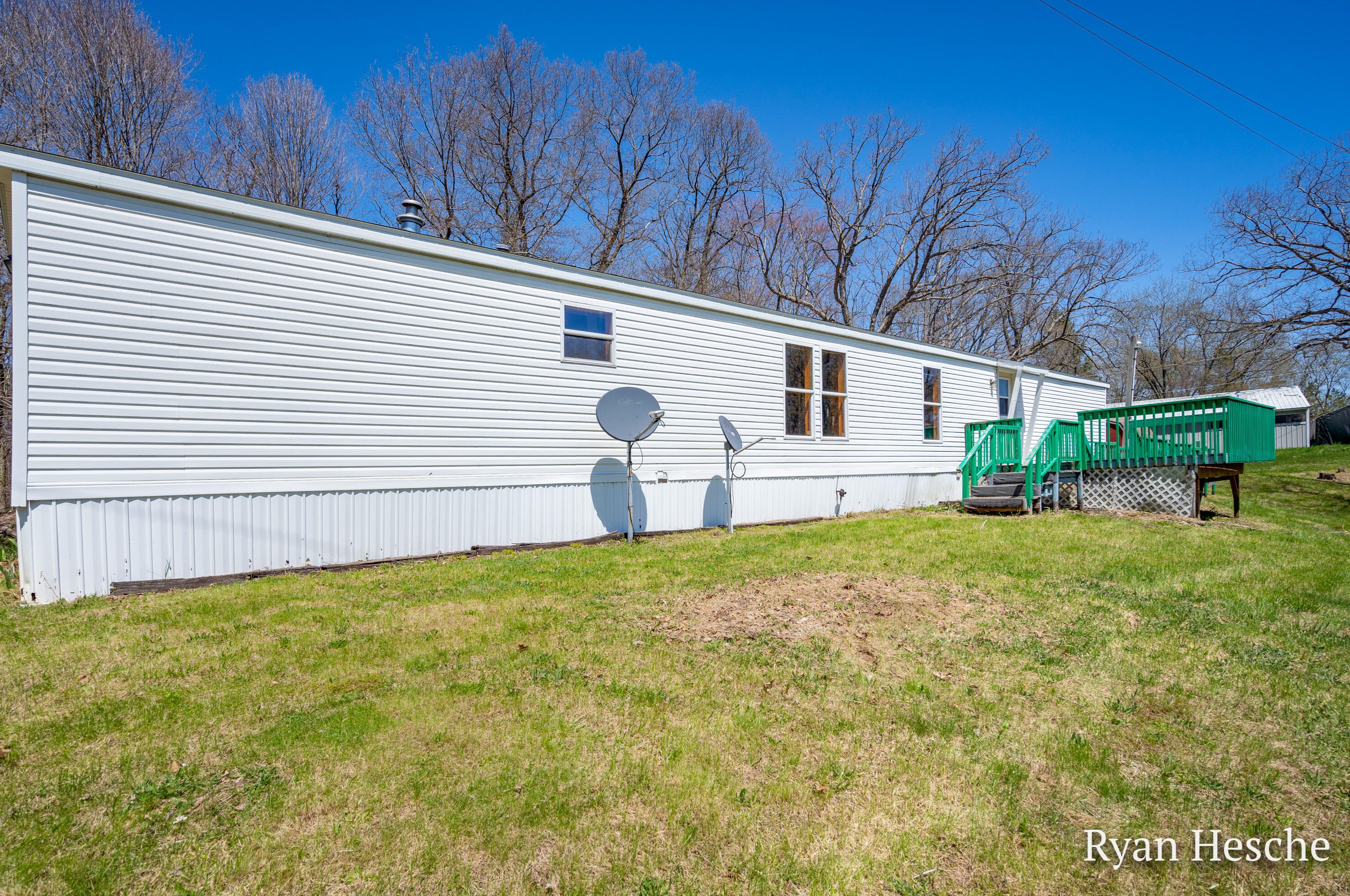 7963 Peck Lake Rd, Saranac MI 48881-8633 exterior