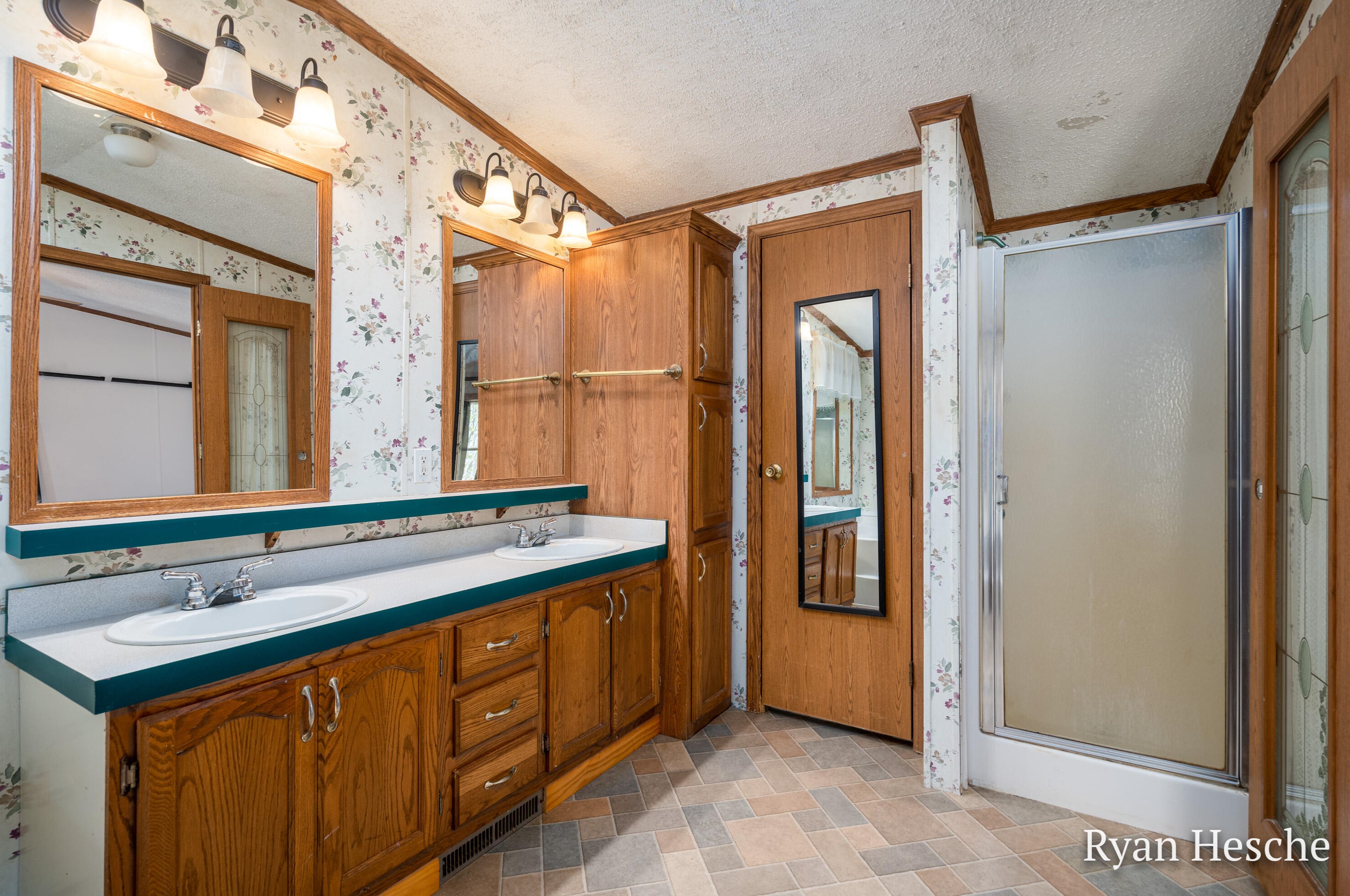 7963 Peck Lake Rd, Saranac MI 48881-8633 exterior