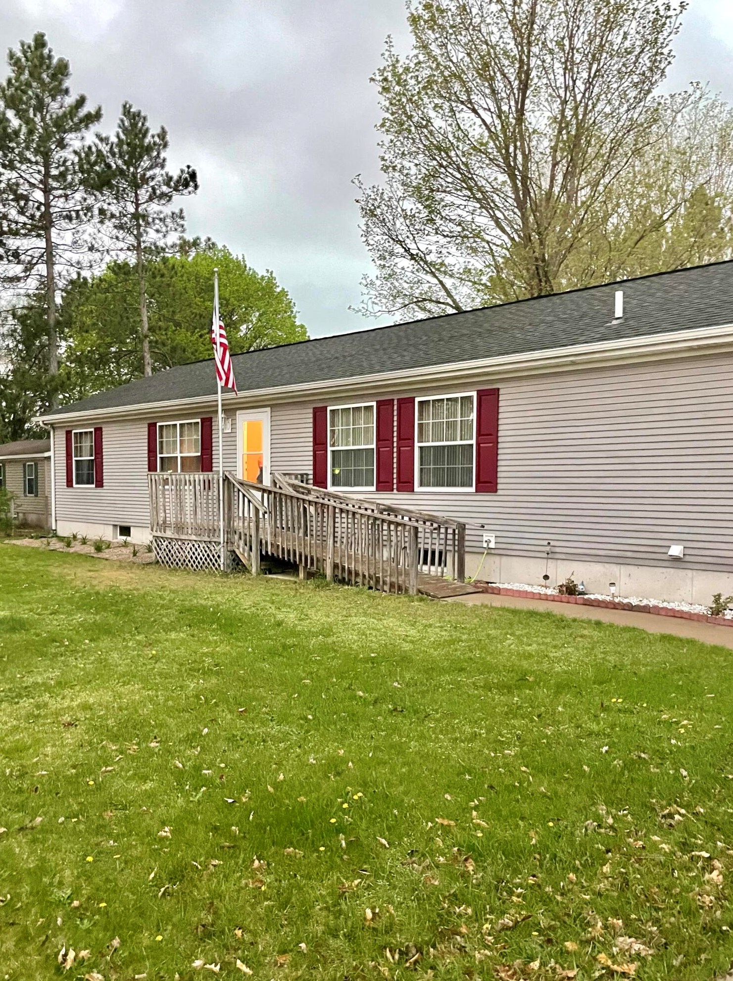 1551 E Pine Hill Ave, White Cloud, MI 49349