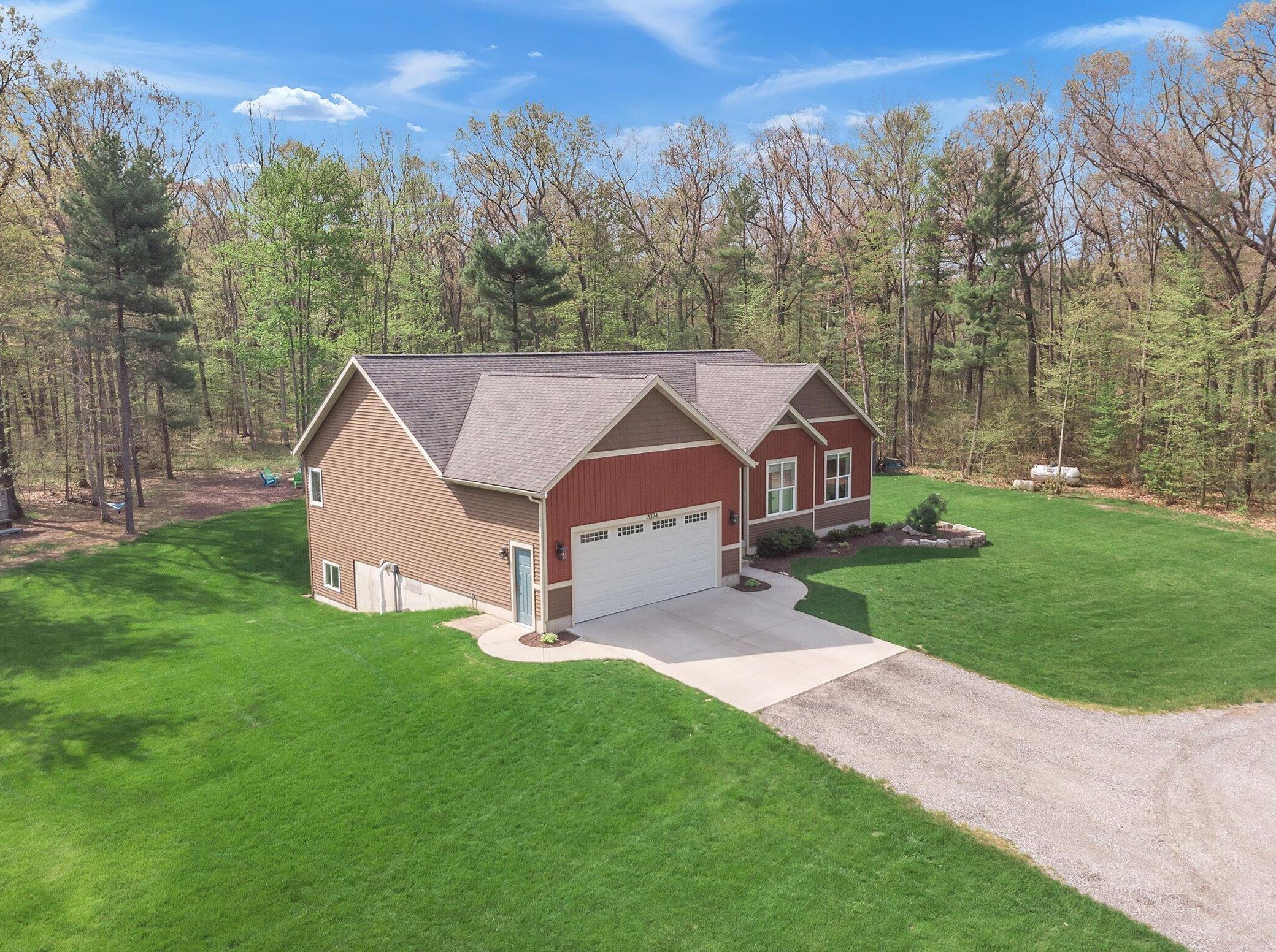 13374 141st Ave, Grand Haven, MI 49417