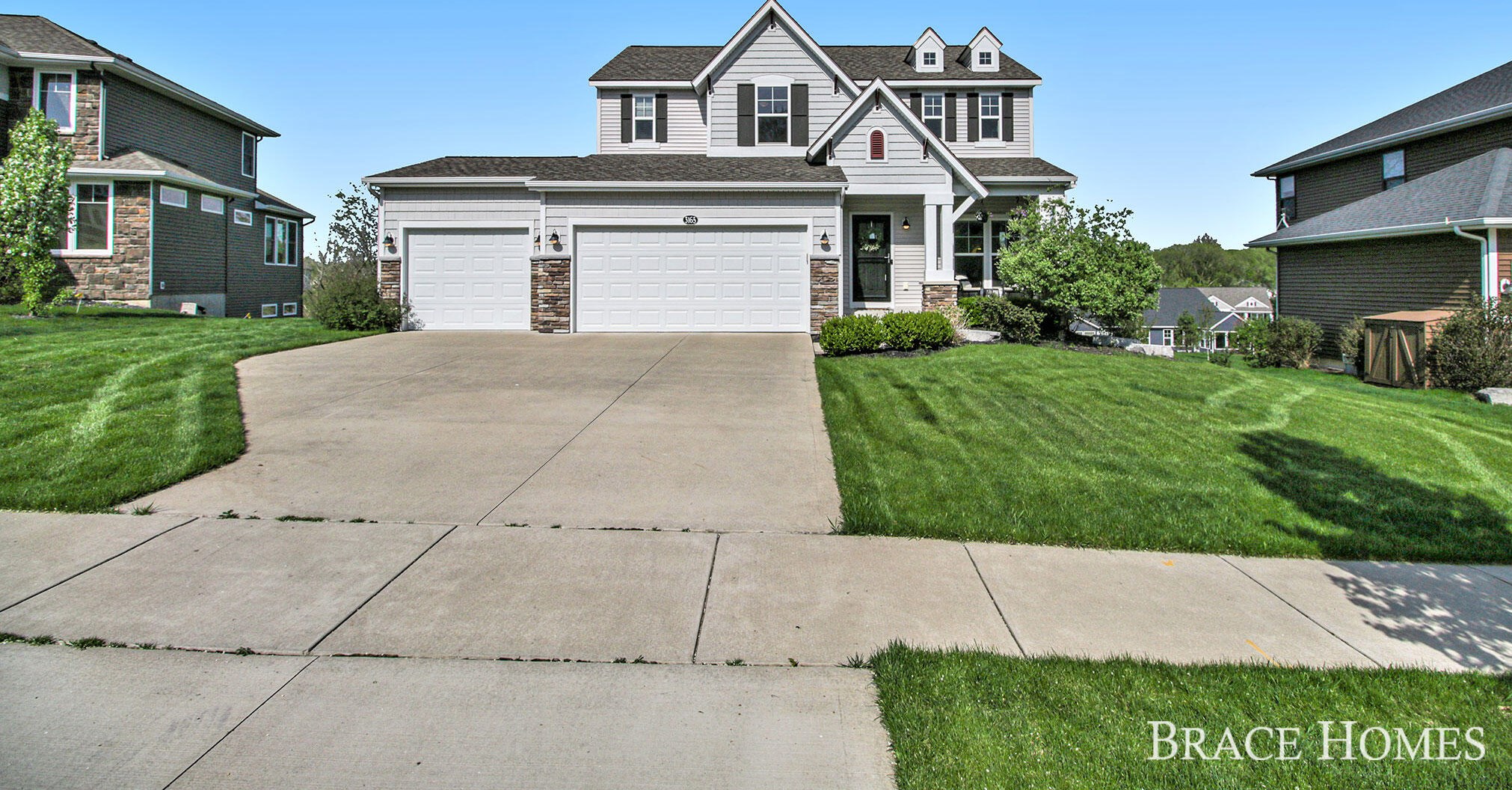3165 Lowingside Dr, Jenison, MI 49428