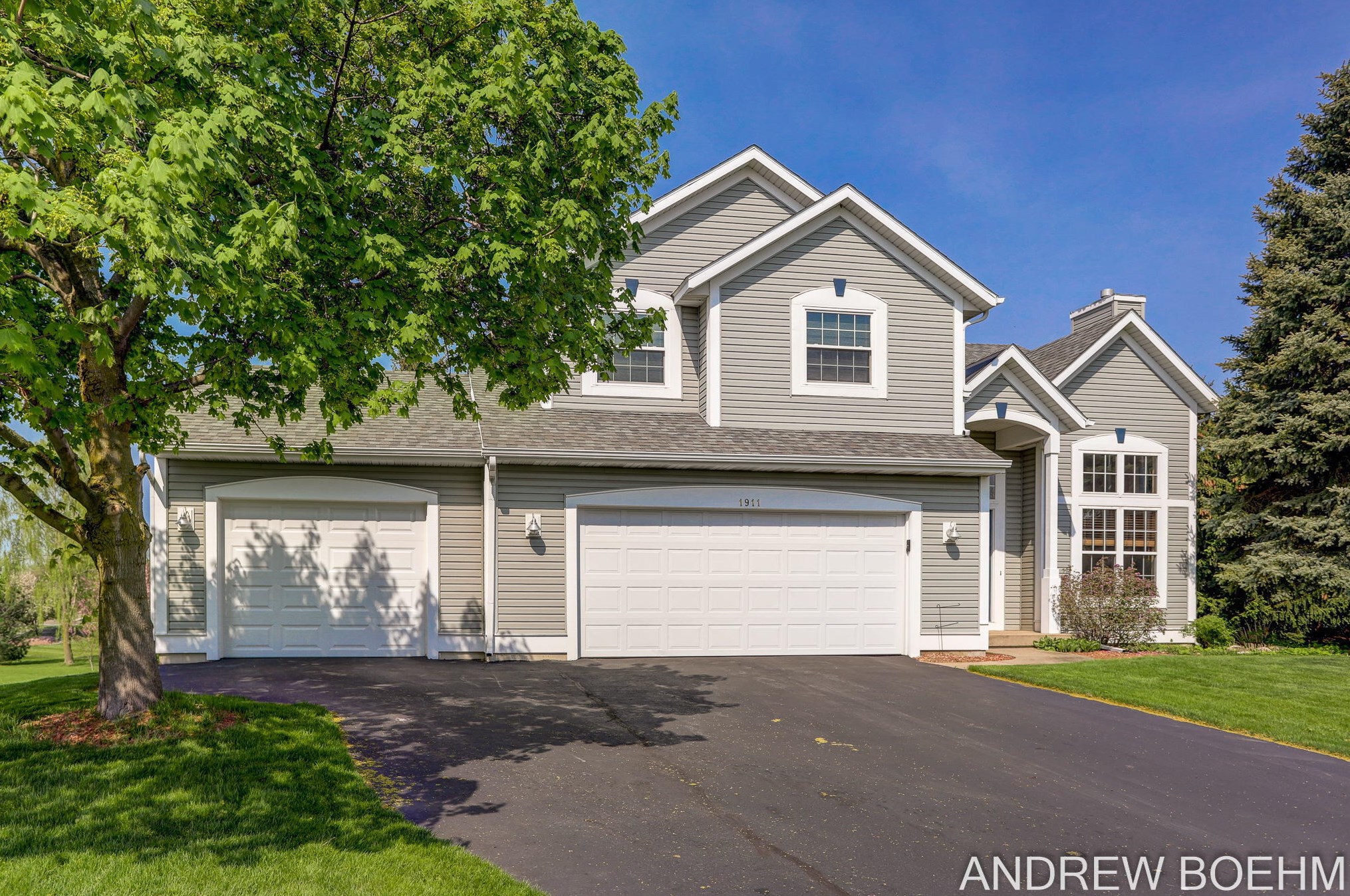 1911 Sunburst Dr, Zeeland, MI 49464-8307