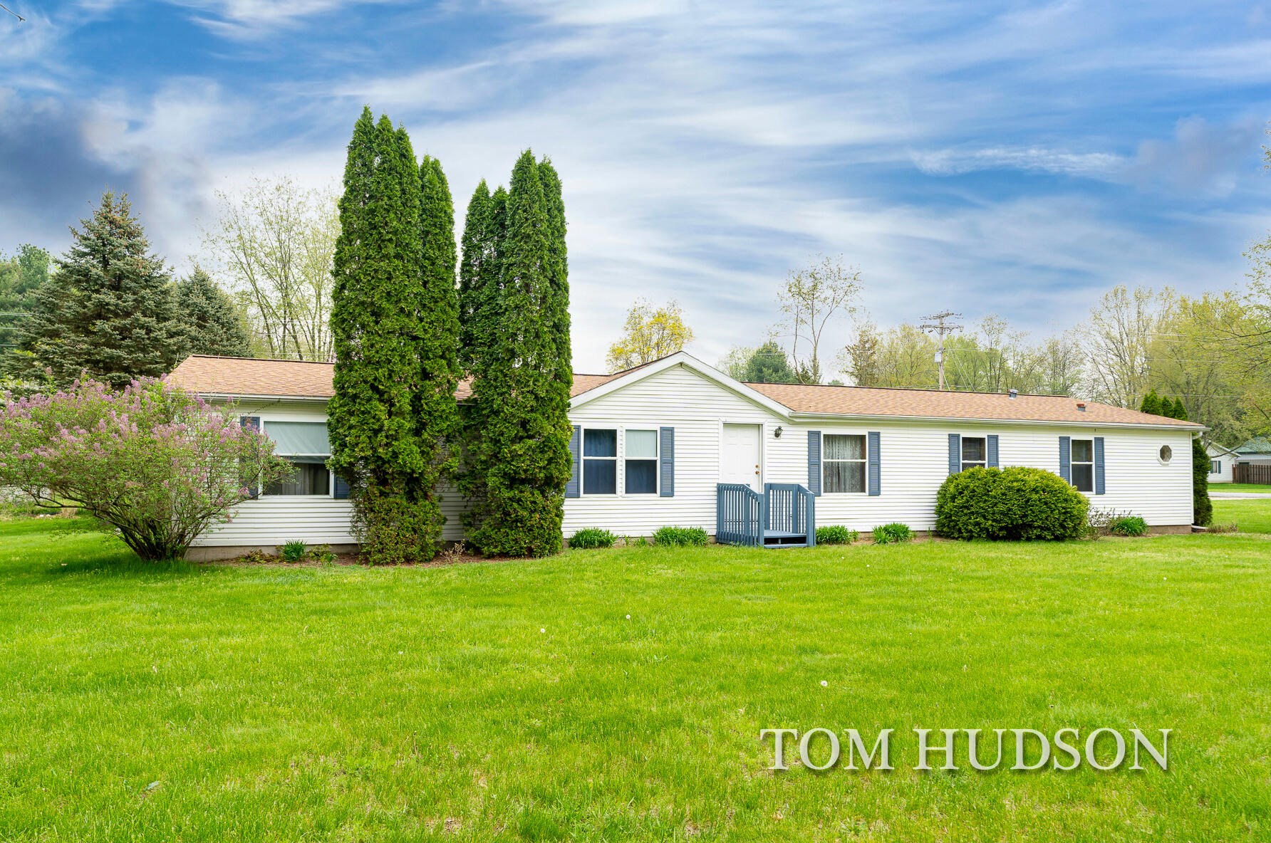 11994 Lakeridge Dr, Wayland, MI 49348-8844