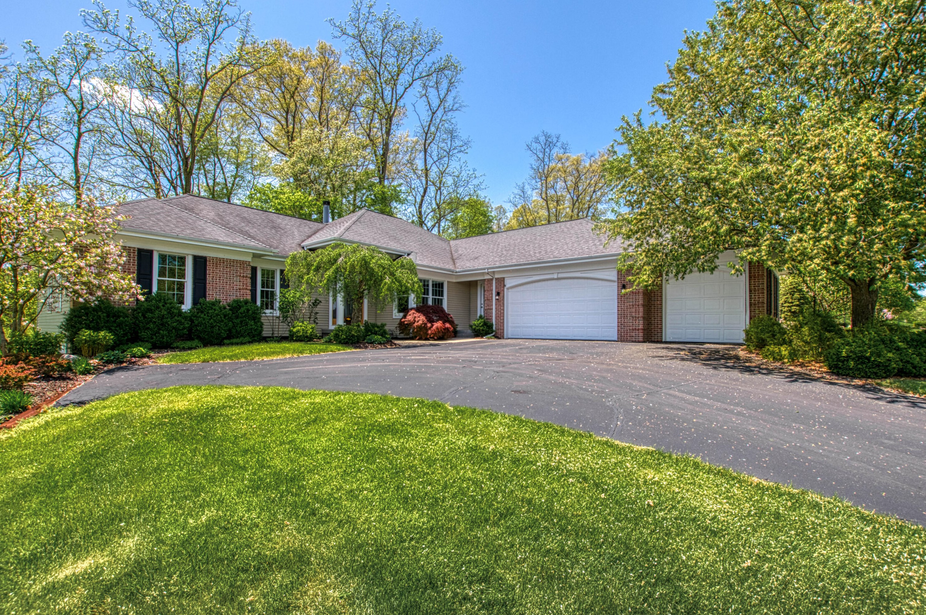 7882 Autumn Woods Dr, Ada, MI 49301-8726