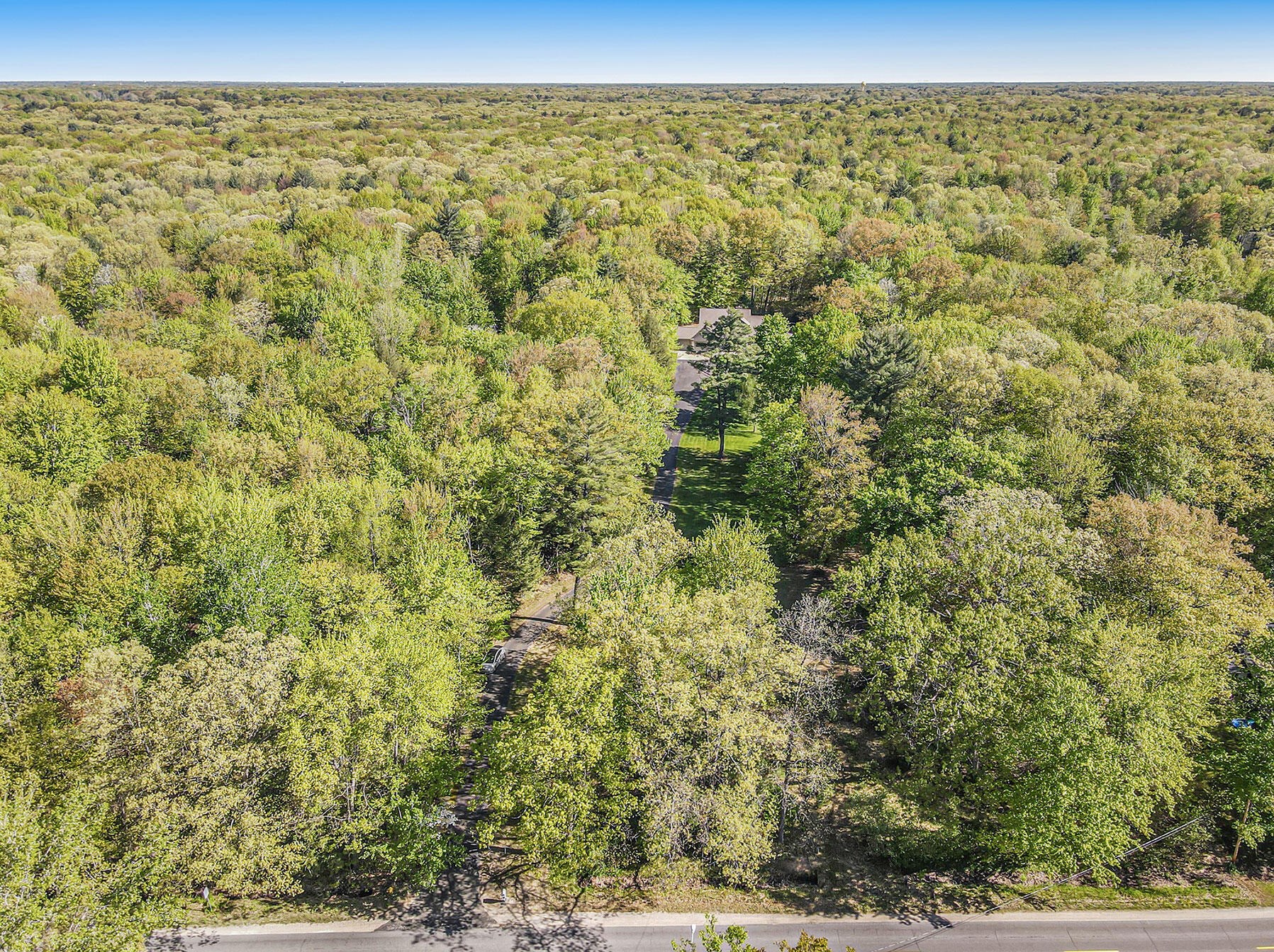 15229 Kelly St, Spring Lake MI 49456-1539 exterior