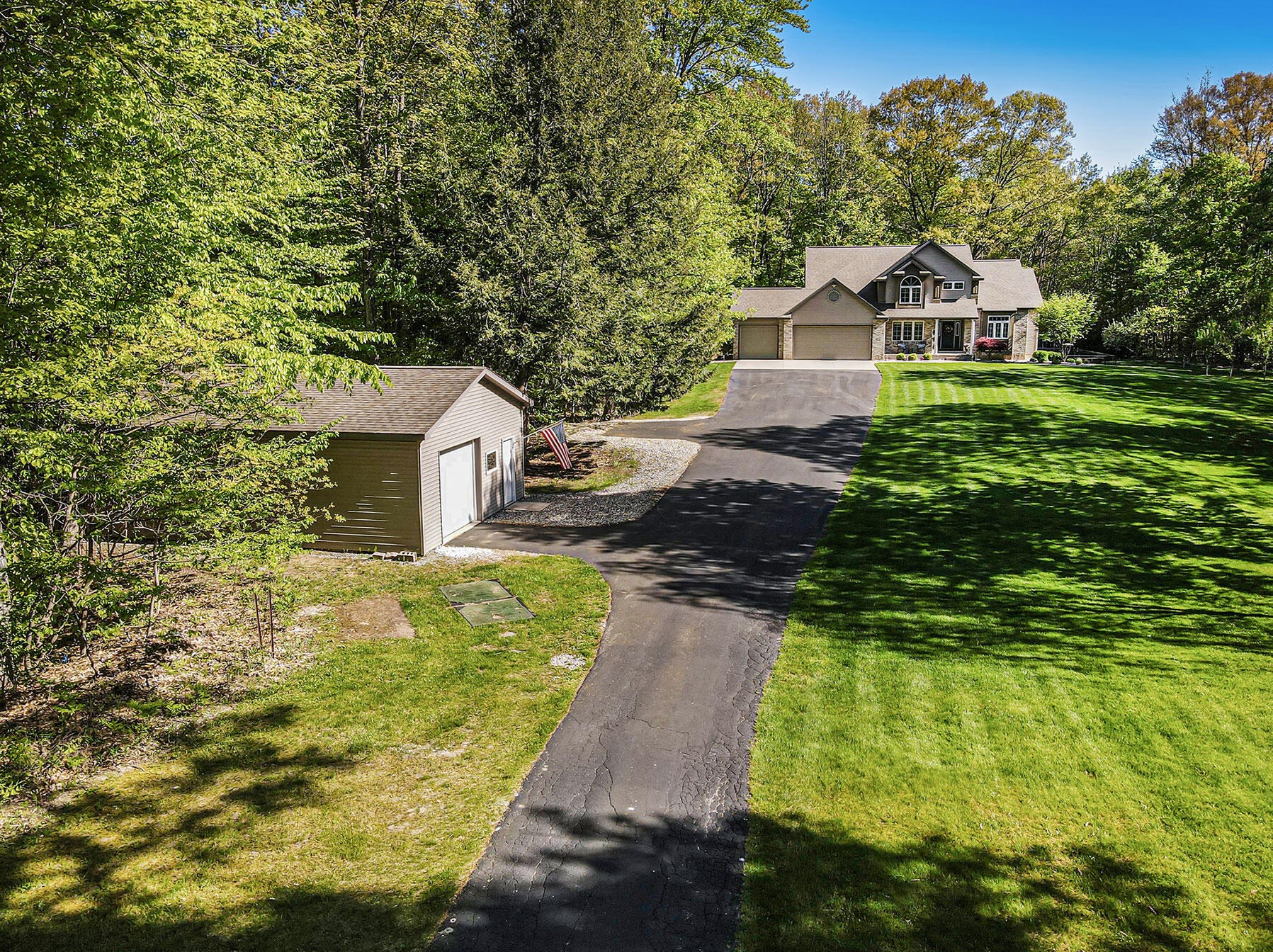 15229 Kelly St, Spring Lake, MI 49456-1539