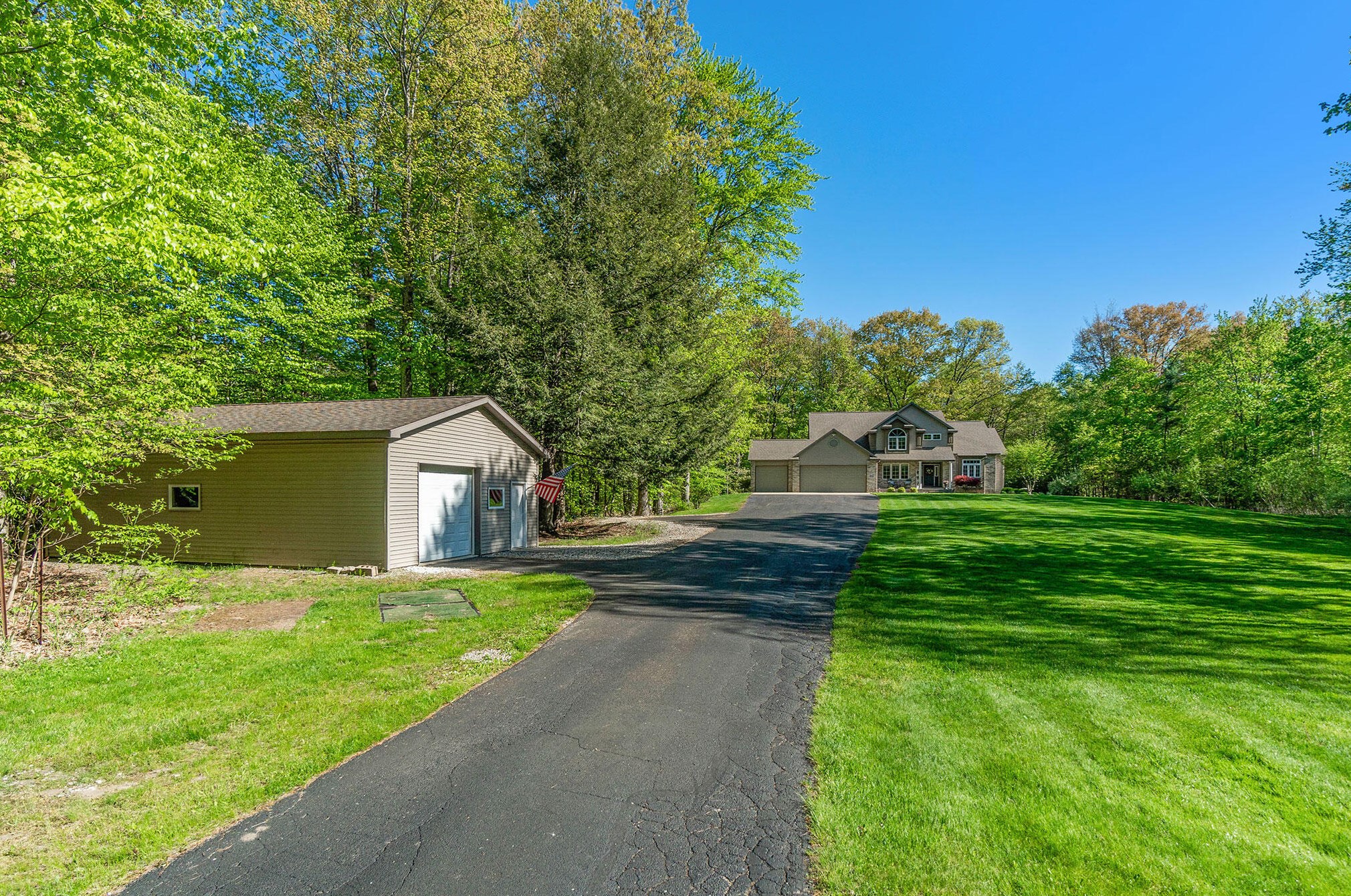 15229 Kelly St, Spring Lake MI 49456-1539 exterior