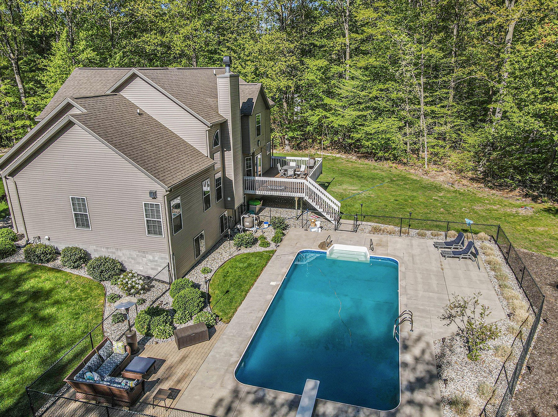 15229 Kelly St, Spring Lake MI 49456-1539 exterior