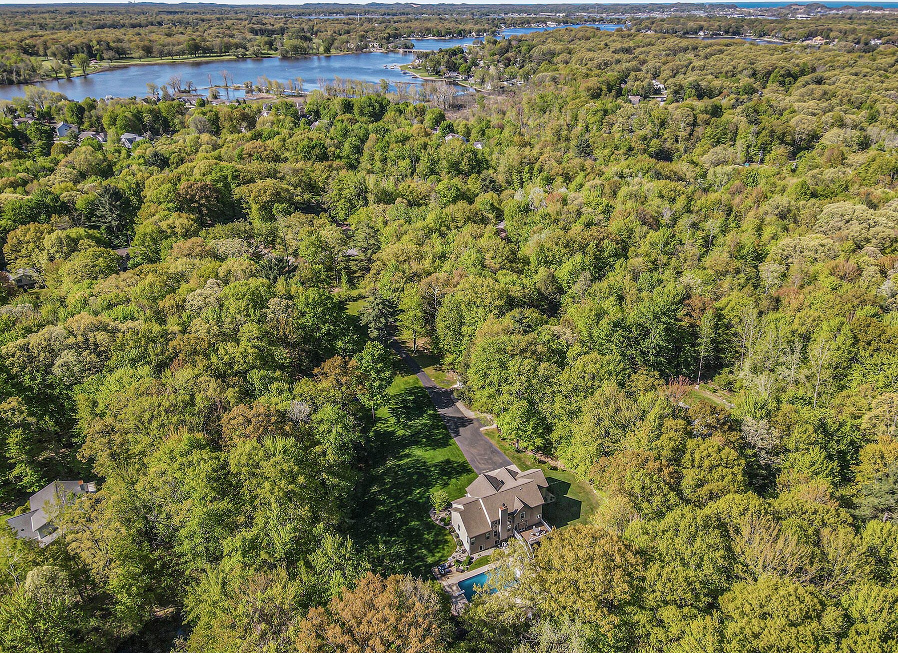 15229 Kelly St, Spring Lake MI 49456-1539 exterior