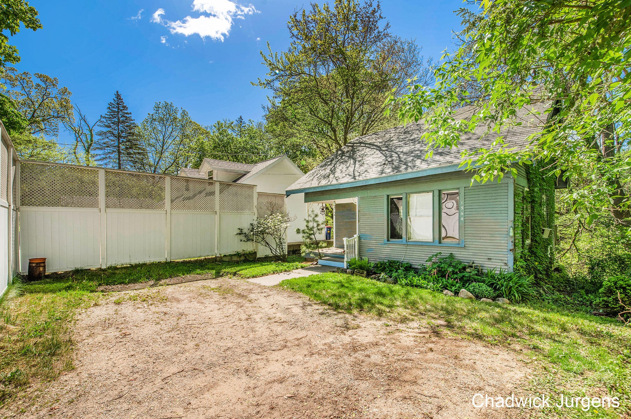 1544 4th St, Grand Rapids, MI 49504-4810