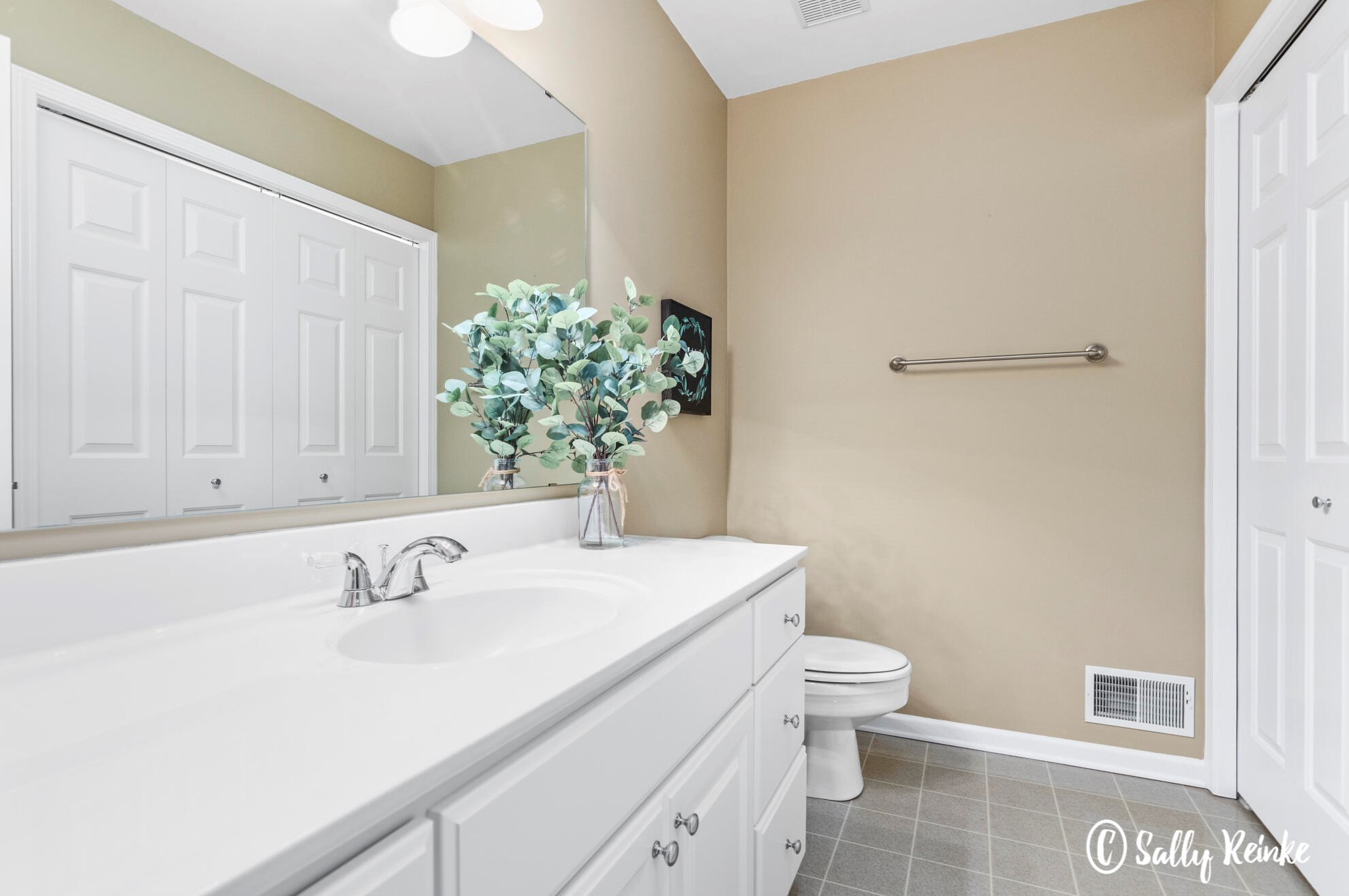 1990 Dunlin Ct, Grand Rapids MI 49505-7150 exterior