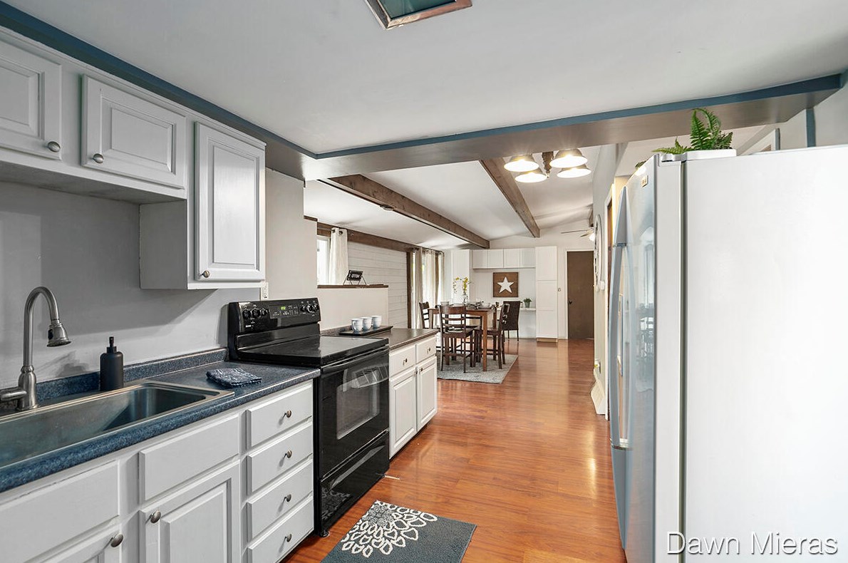 5147 Coit Ave, Grand Rapids MI 49525-1121 exterior