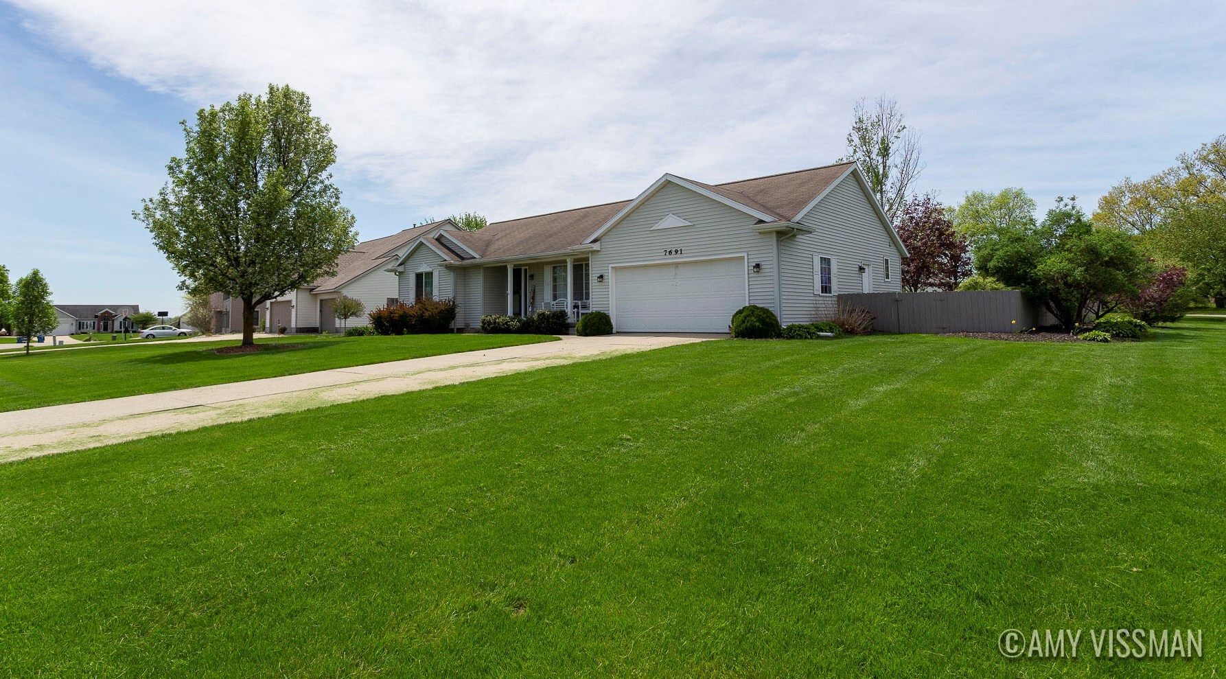 7691 Golf View Ct, Jenison, MI 49428-9159