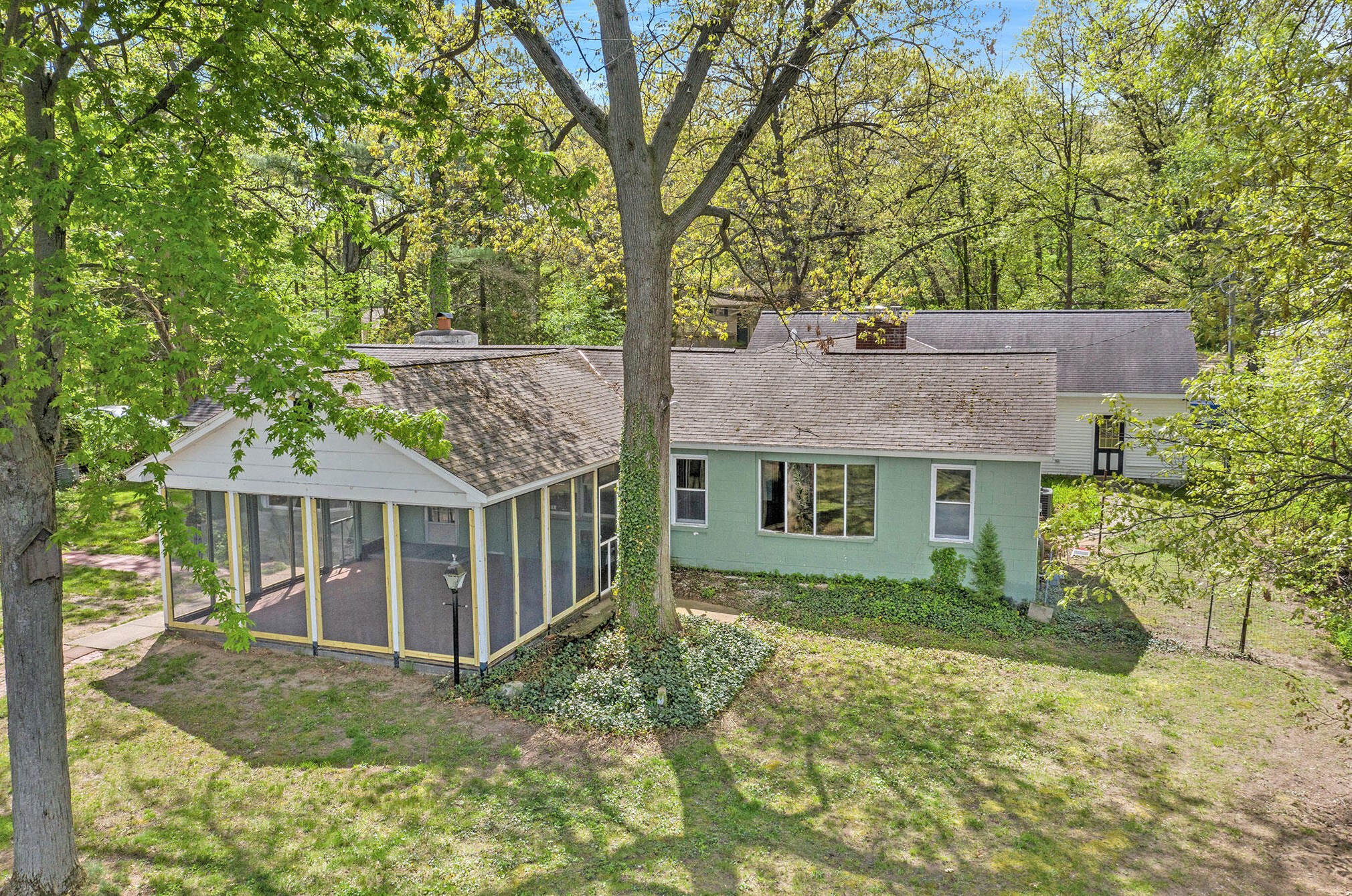 51141 35 1/2 St, Paw Paw, MI 49079
