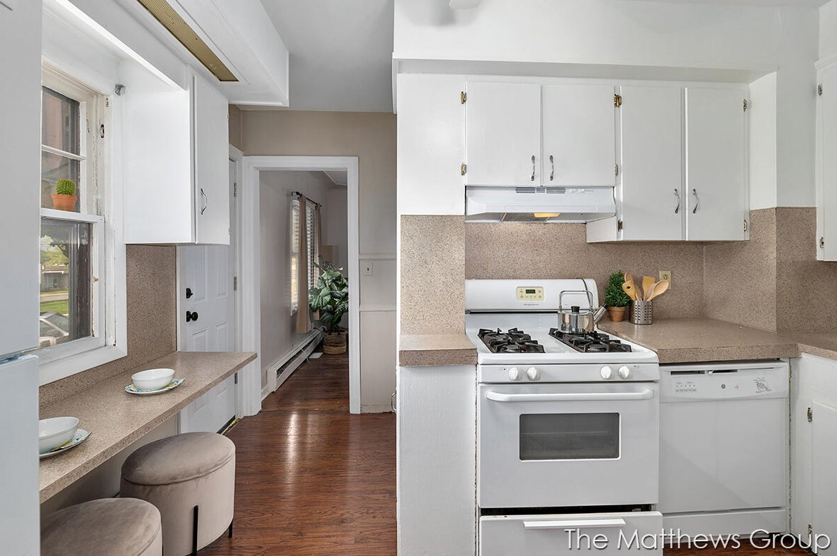 1946 Kalamazoo Ave, Grand Rapids MI 49507-3755 exterior