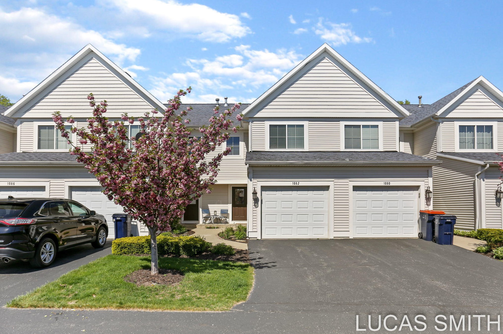 1082 Cobblestone Rd, Holland, MI 49423