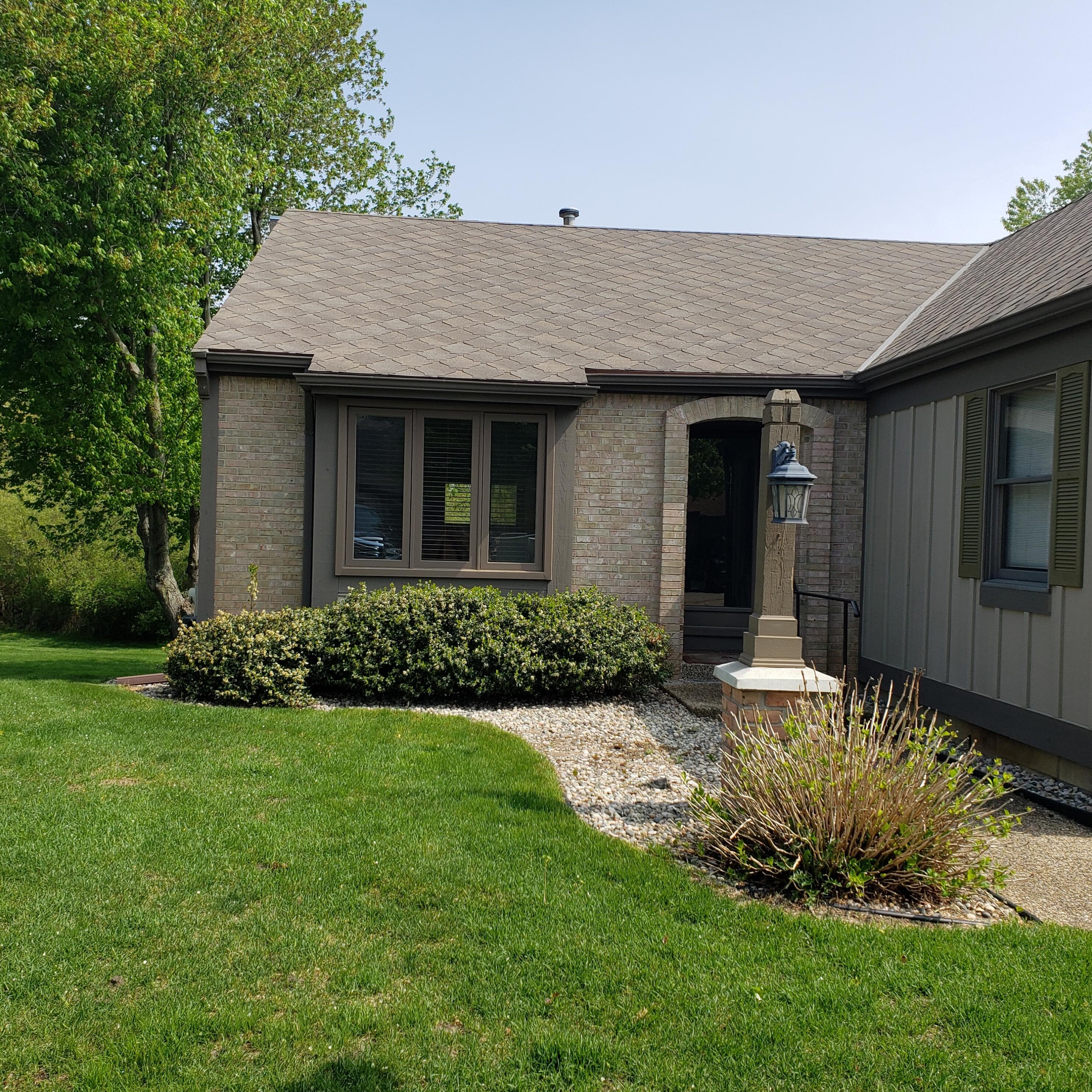 17501 Meadow Wood Rd, Spring Lake, MI 49456