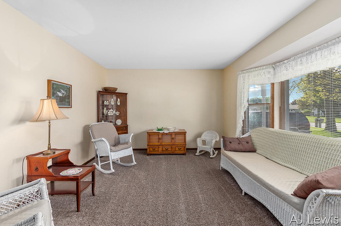 2615 Windcrest St, Jenison, MI 49428-8726