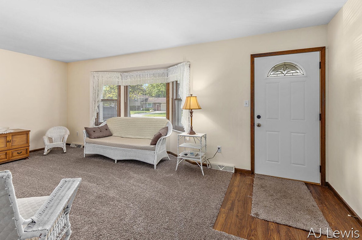 2615 Windcrest St, Jenison MI  49428-8726 exterior
