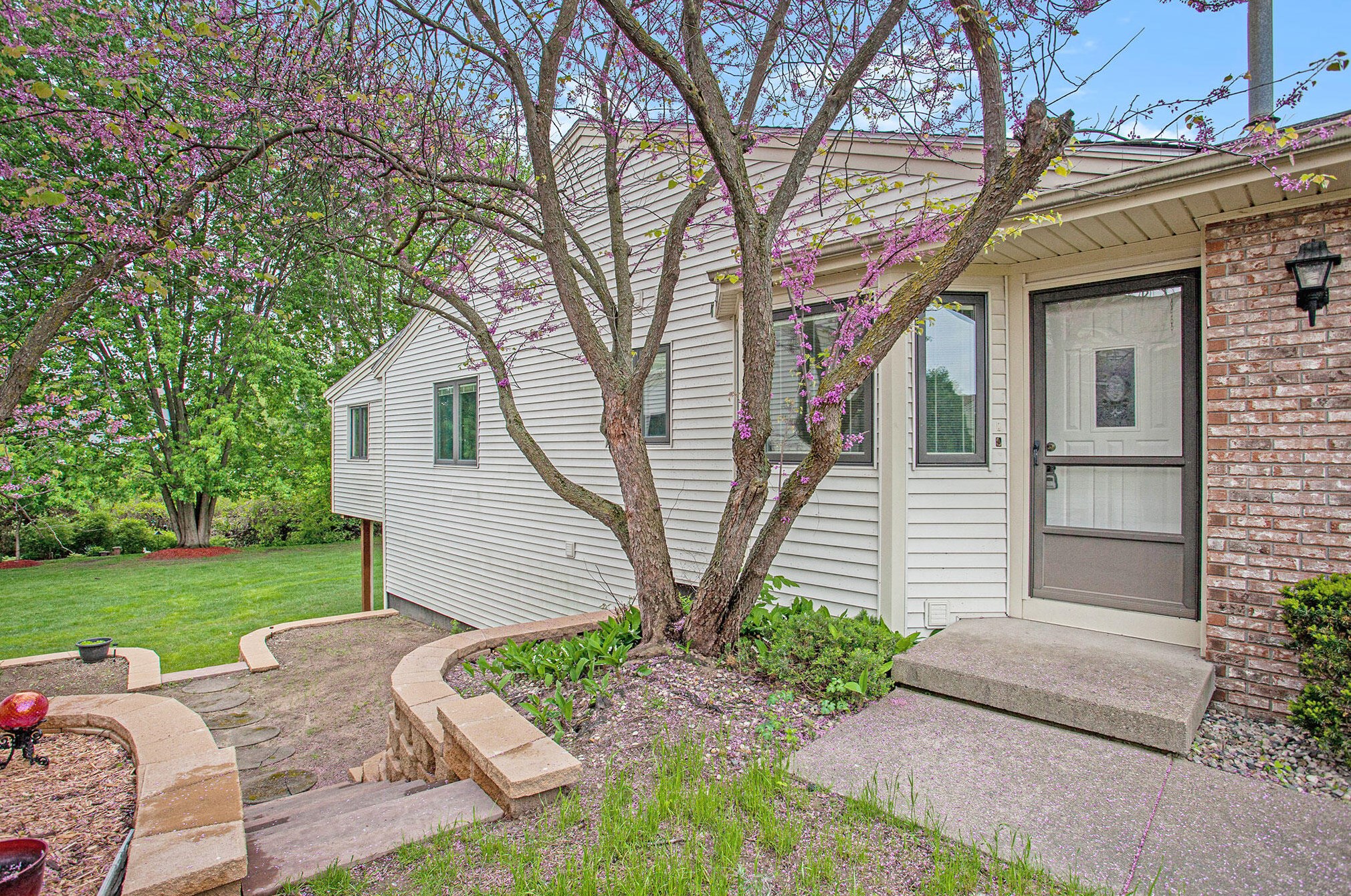 1164 Amberwood Dr, Byron Township, MI 49315-8308