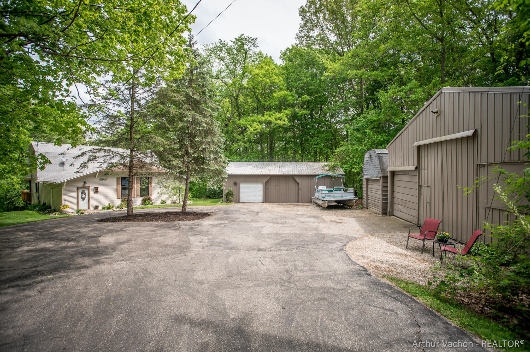 9980 Bend Dr, Jenison, MI 49428-9439