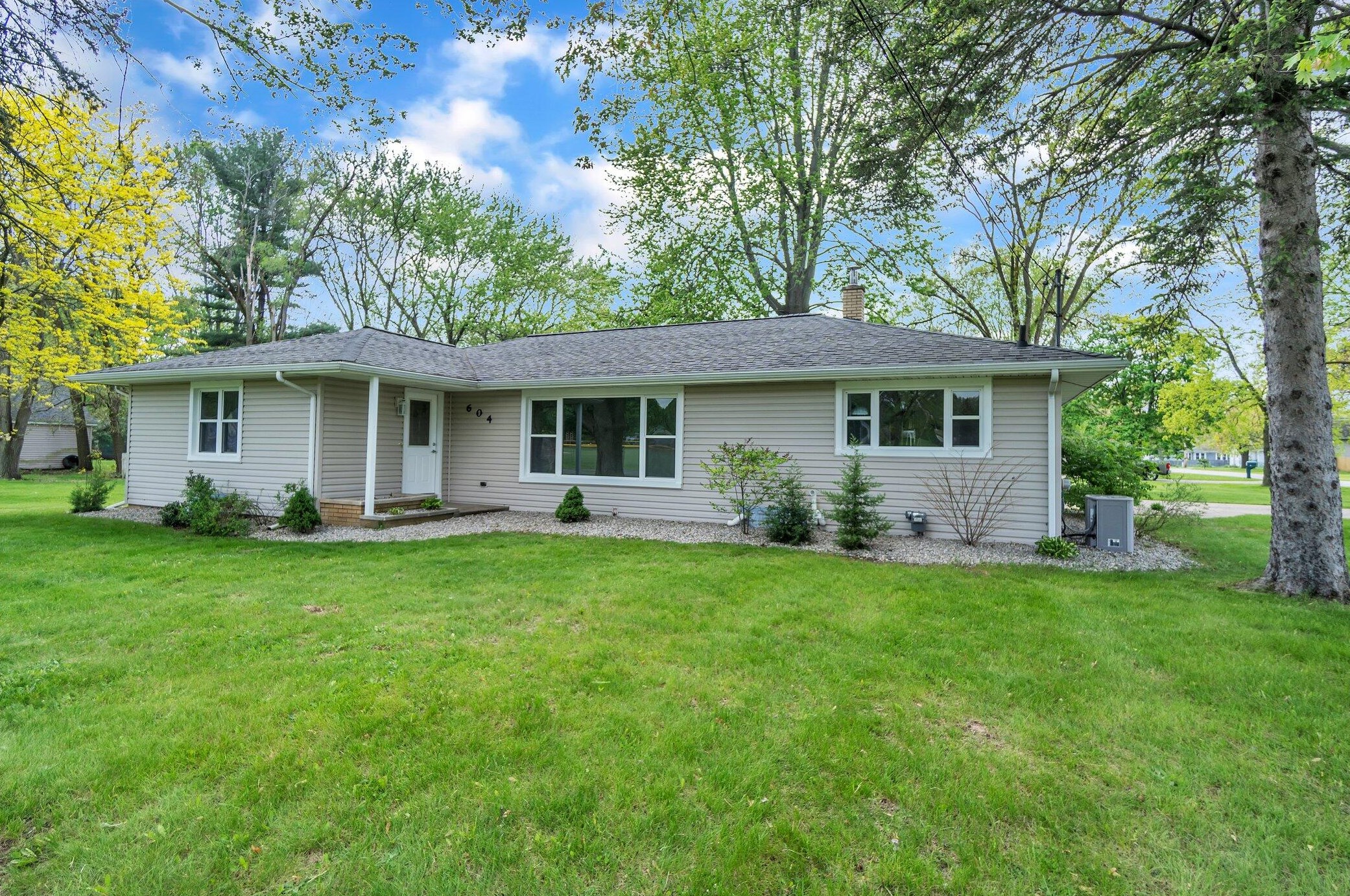 604 Pett St, Michigan Center, MI 49254