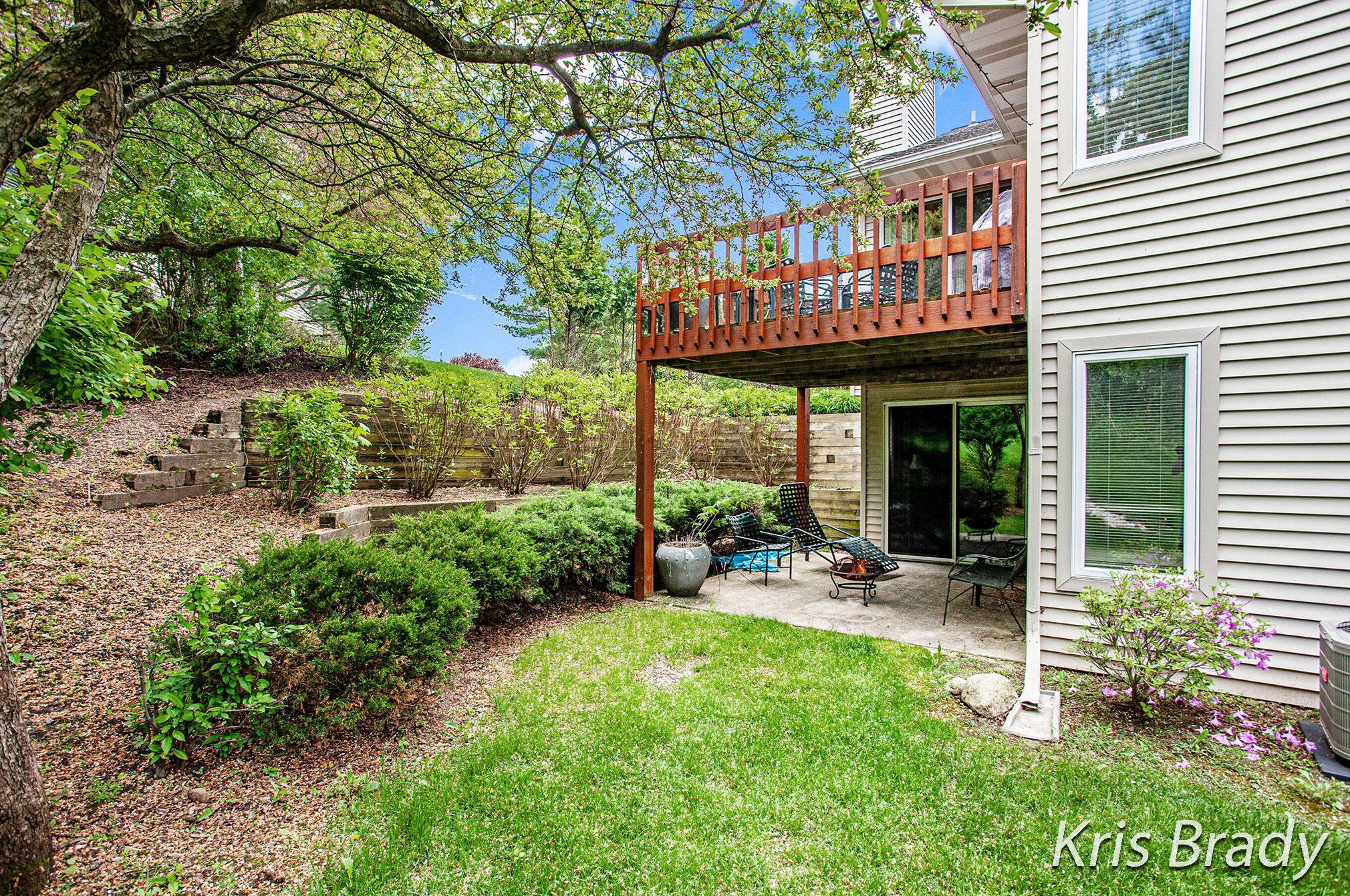 2214 Shetland Dr, Grand Rapids MI 49505-6390 exterior