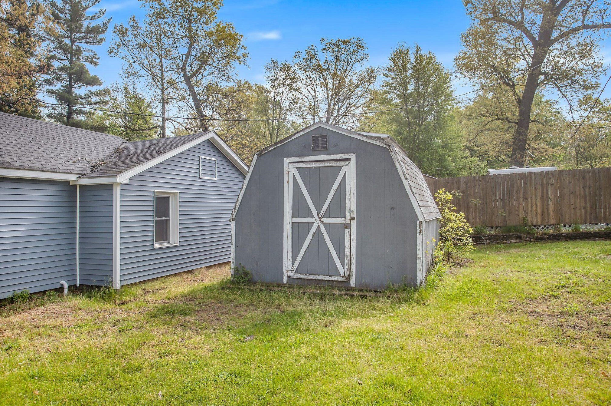 37129 Bay Ave, Paw Paw MI  49079-9310 exterior