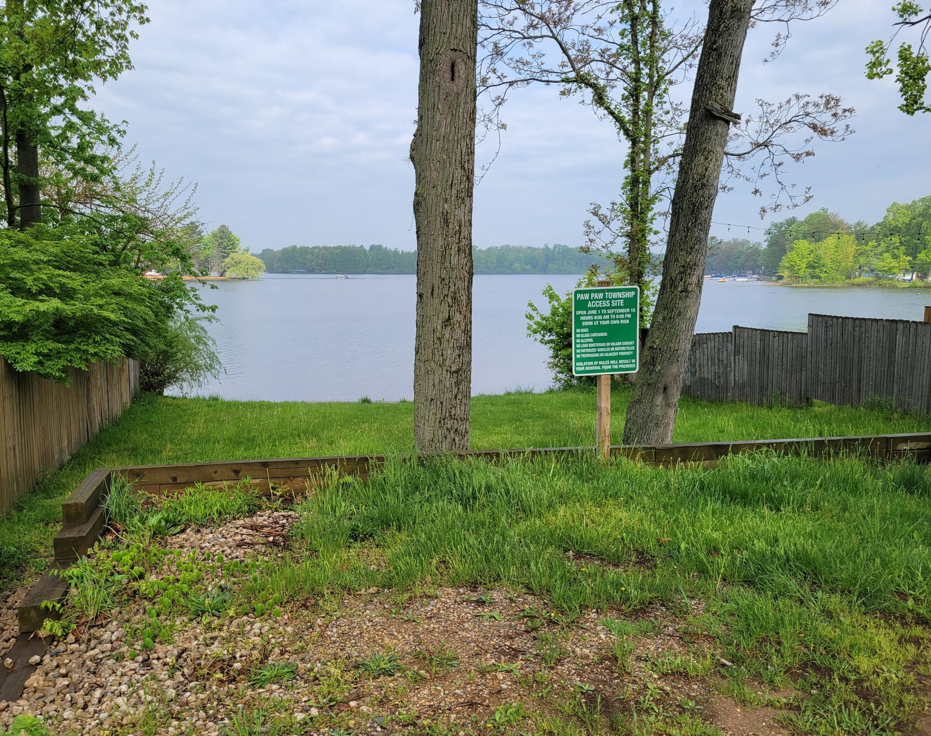 37129 Bay Ave, Paw Paw MI  49079-9310 exterior