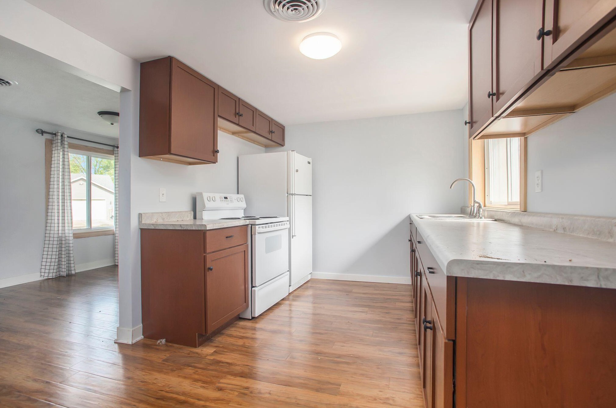 37129 Bay Ave, Paw Paw MI  49079-9310 exterior