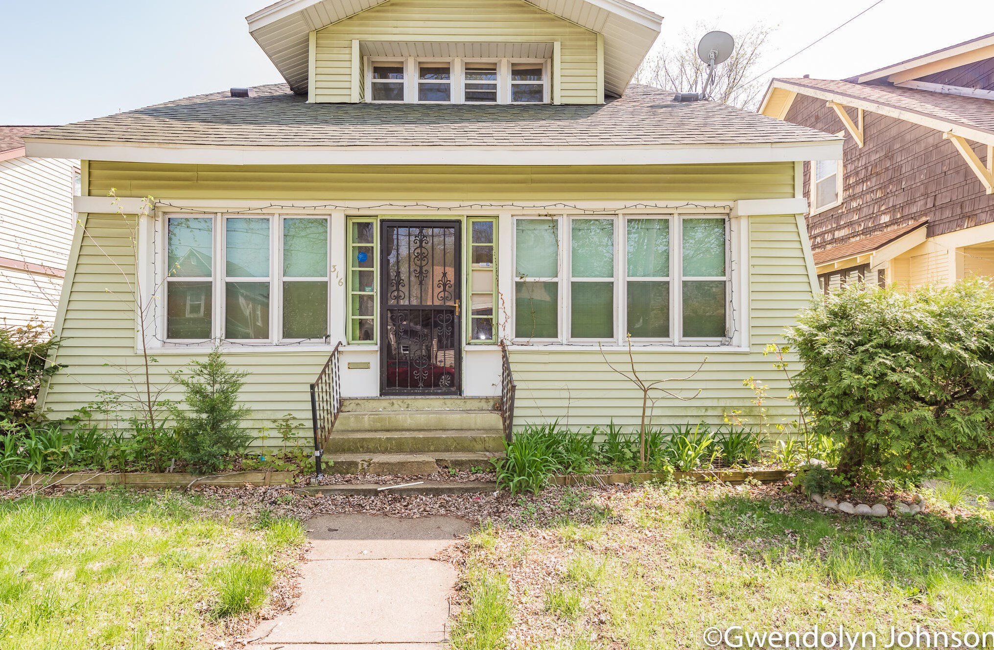 316 Beulah St, Grand Rapids, MI 49507-2520